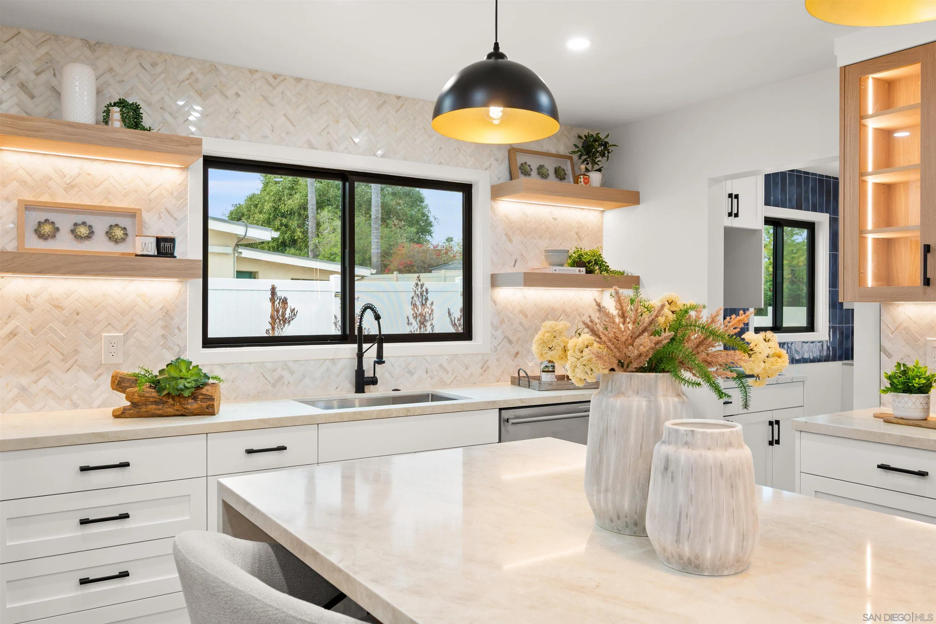 https://cdn.realtyfeed.com/cdn/127/260001814/0923c5f233585b2ee82dea8463e89bd4.webp