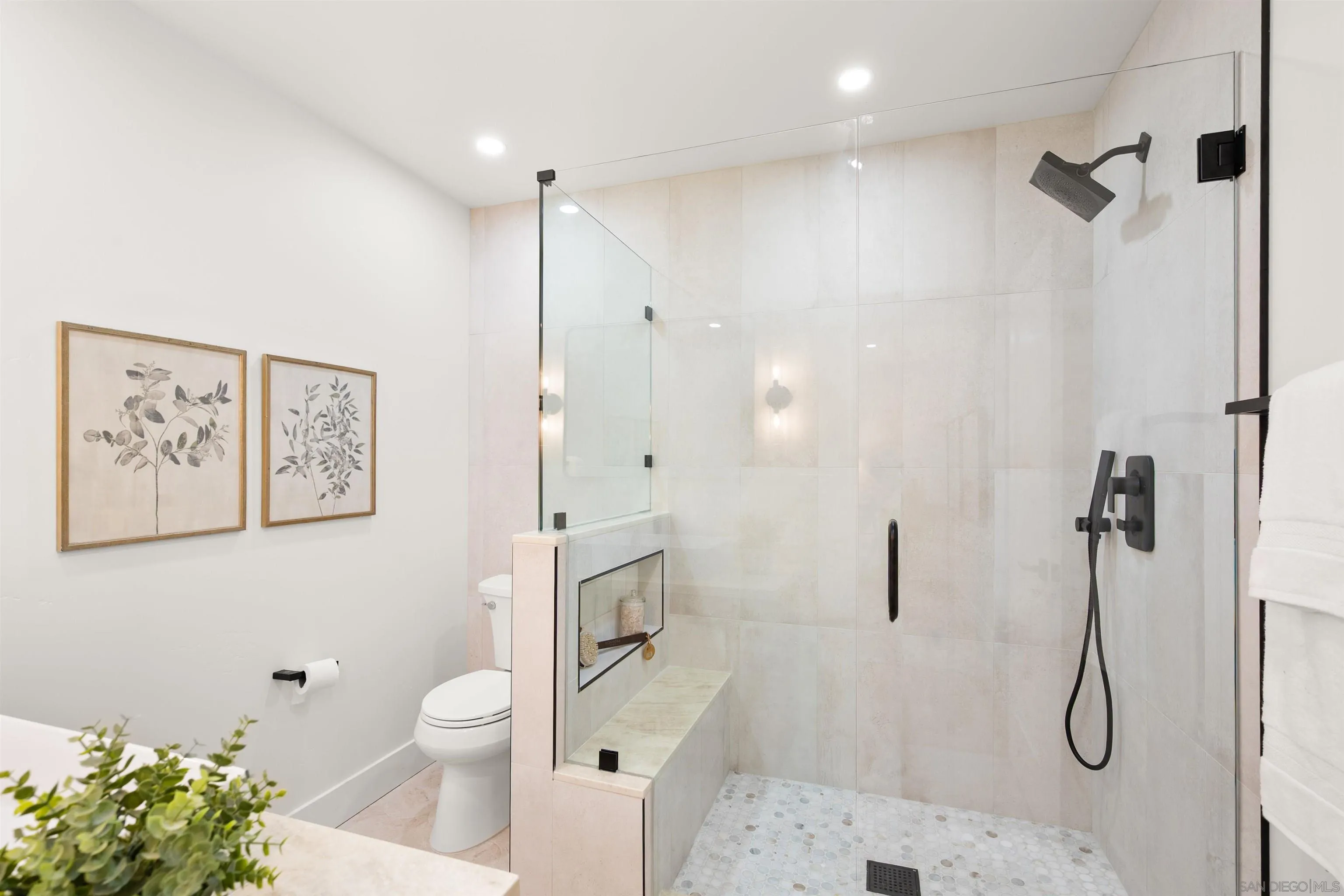https://cdn.realtyfeed.com/cdn/127/260001814/730a4c22af204a99f532de7a4d9bbc14.webp
