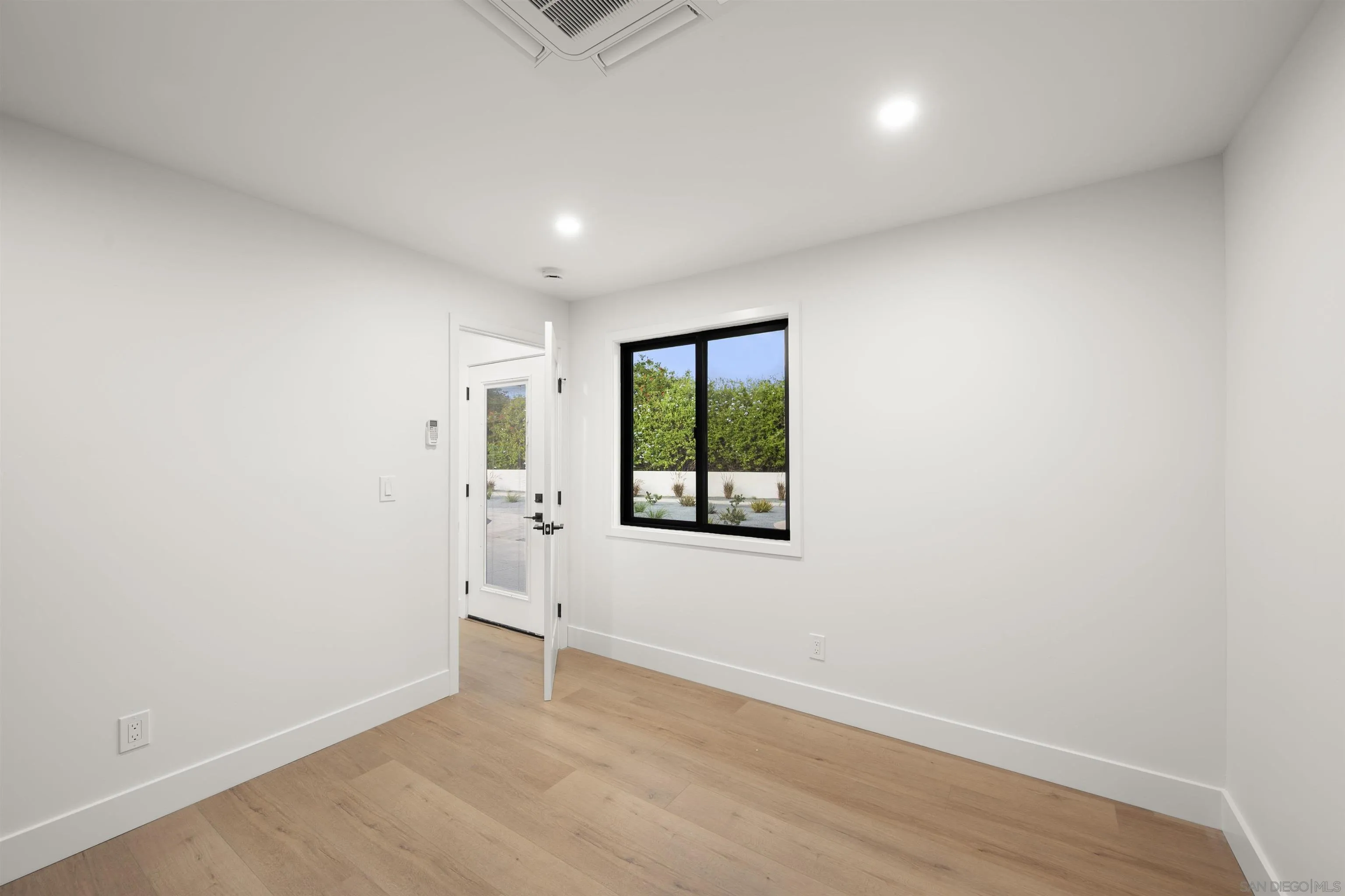 https://cdn.realtyfeed.com/cdn/127/260001814/742aa7a516b552e81b14478f4f681d30.webp