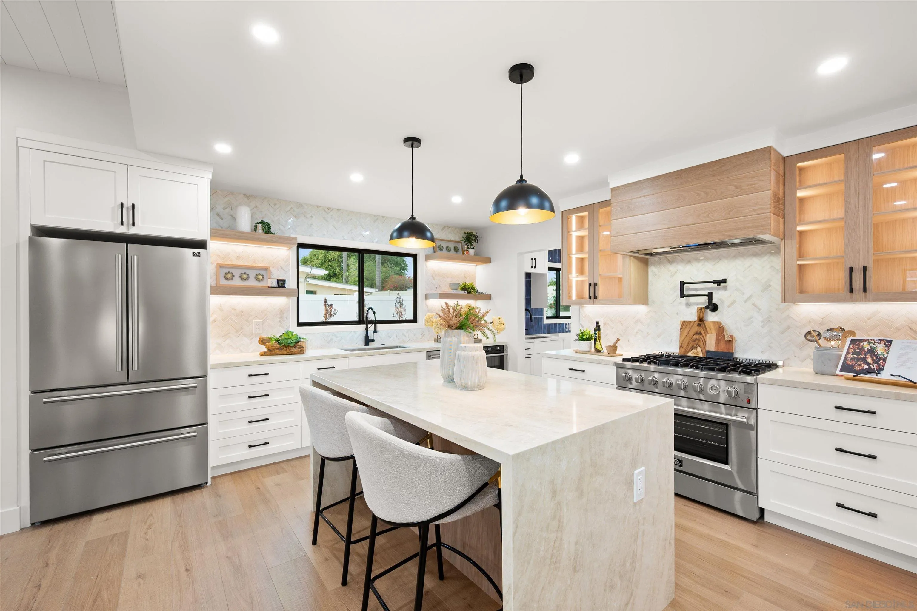 https://cdn.realtyfeed.com/cdn/127/260001814/86edea4dc48e288392114f9141bc498b.webp