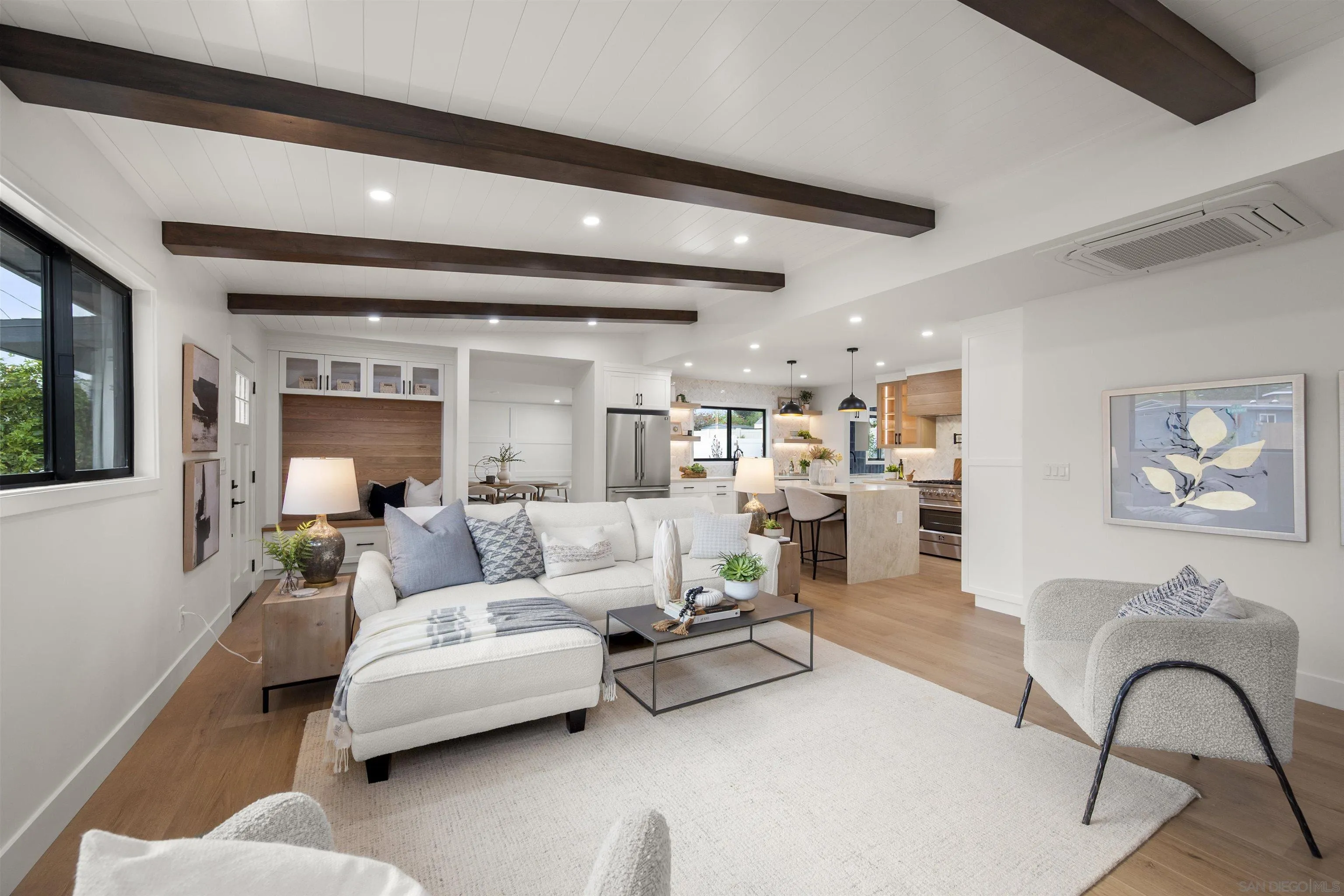 https://cdn.realtyfeed.com/cdn/127/260001814/8cd27979aa69117ca8afa27ec70af429.webp