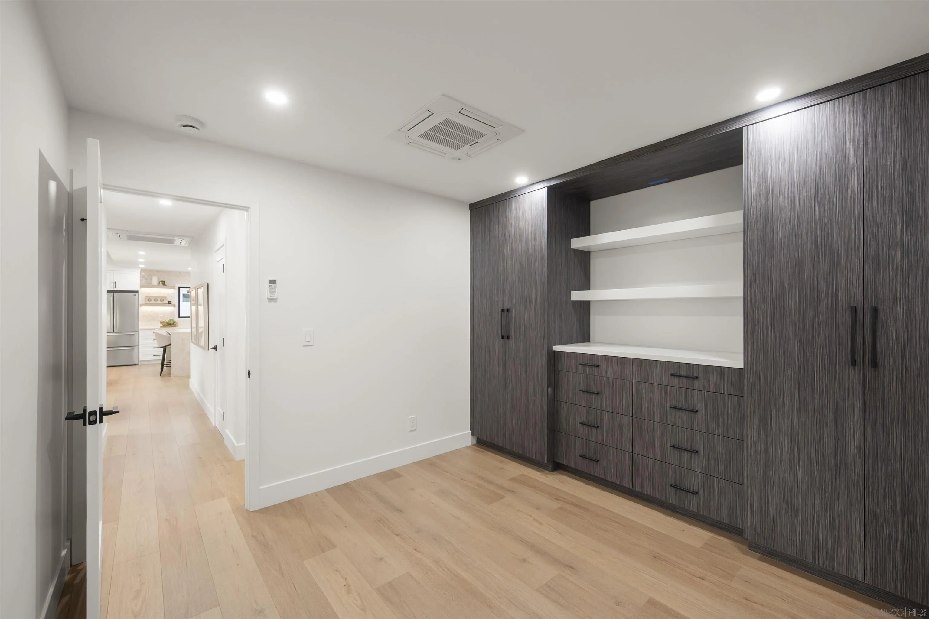 https://cdn.realtyfeed.com/cdn/127/260001814/9273747193723fb68266f7a475287941.webp