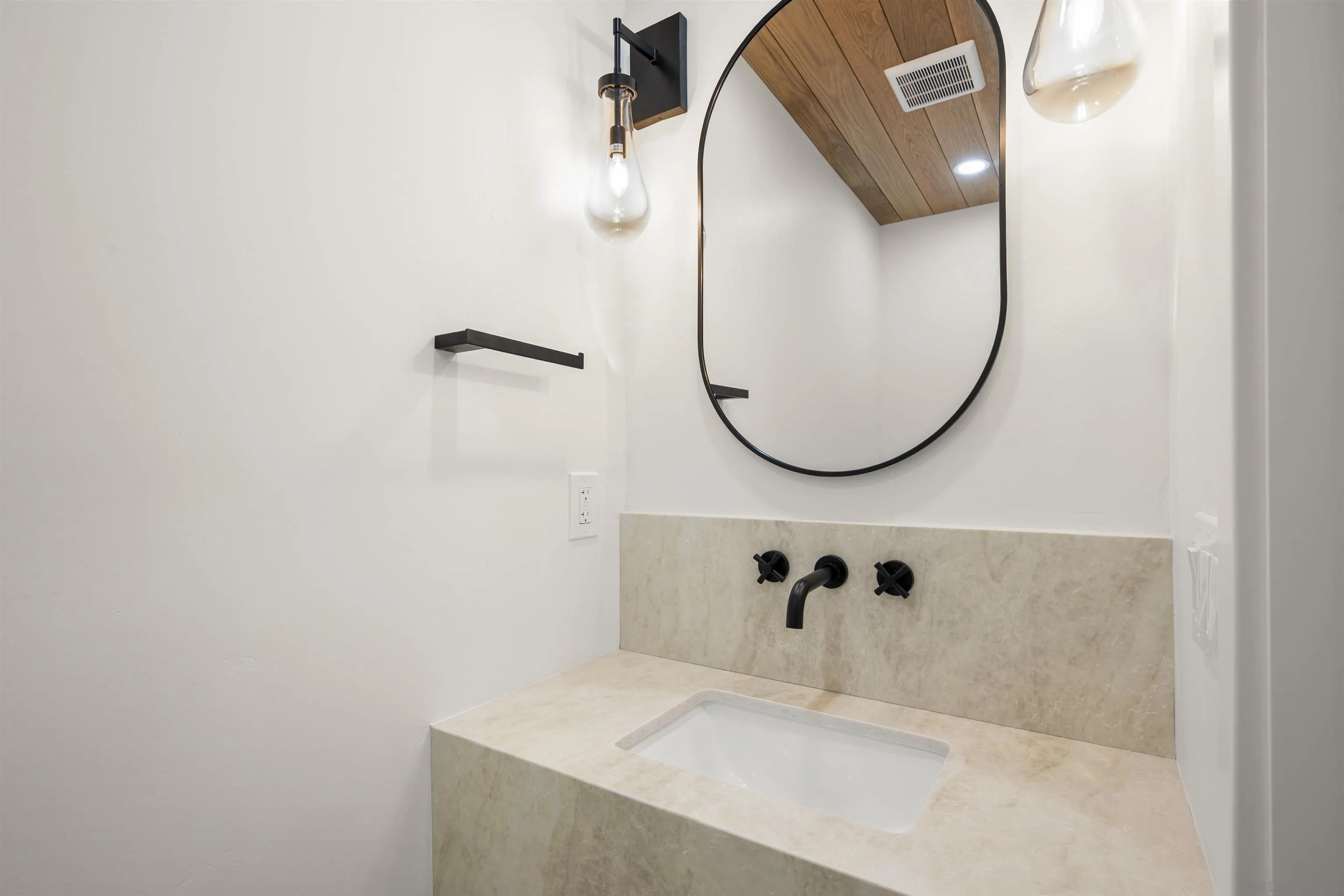 https://cdn.realtyfeed.com/cdn/127/260001814/db49727c6c8e9009cba8b7daae6fe881.webp