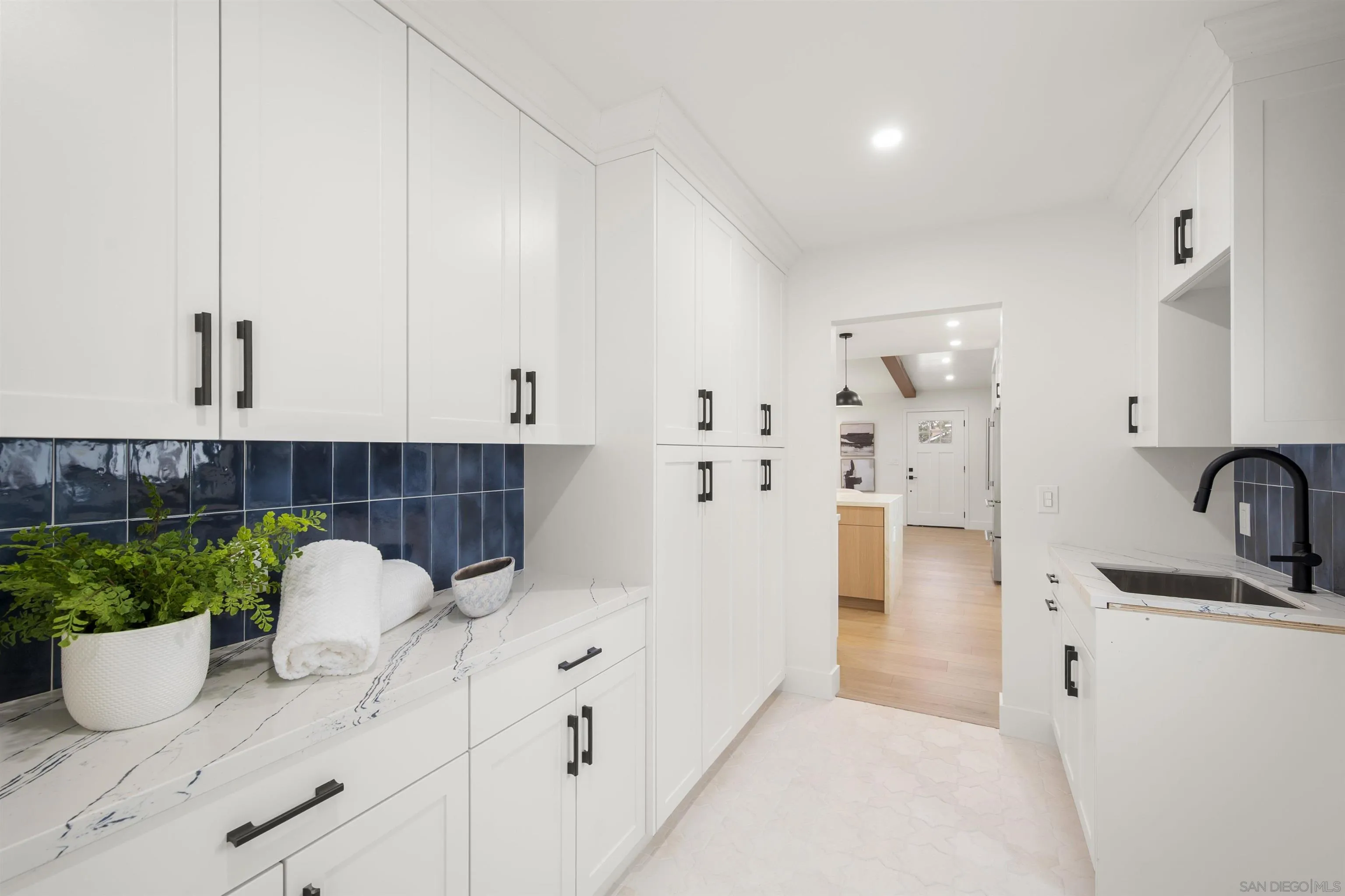 https://cdn.realtyfeed.com/cdn/127/260001814/faa9ad509f6e8325657912ad00618cbe.webp