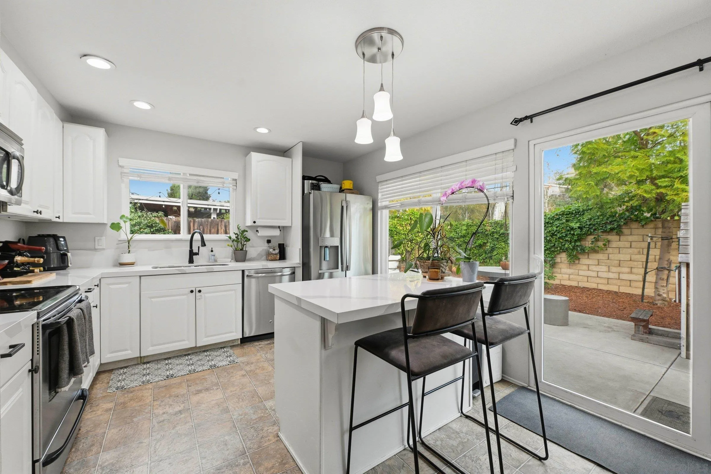 https://cdn.realtyfeed.com/cdn/127/260001828/ab479c0493a2d926072837fec1f549e9.webp