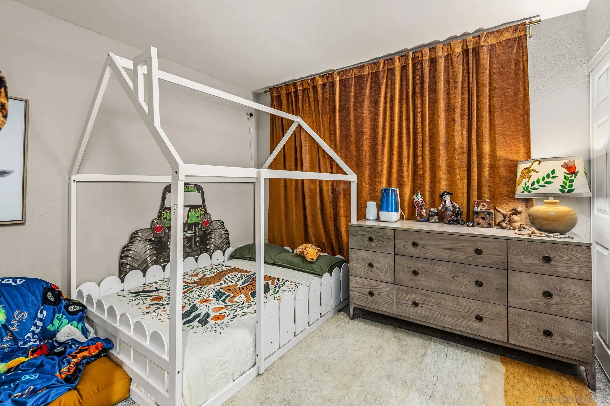 https://cdn.realtyfeed.com/cdn/127/260001829/172e21dd4f3c6f0d6b4b0b9cec90ece3.webp