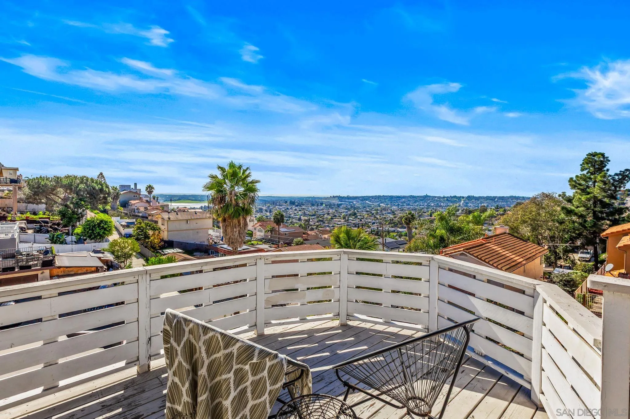 https://cdn.realtyfeed.com/cdn/127/260001829/92e940722952209bc90f9ea2a495f693.webp