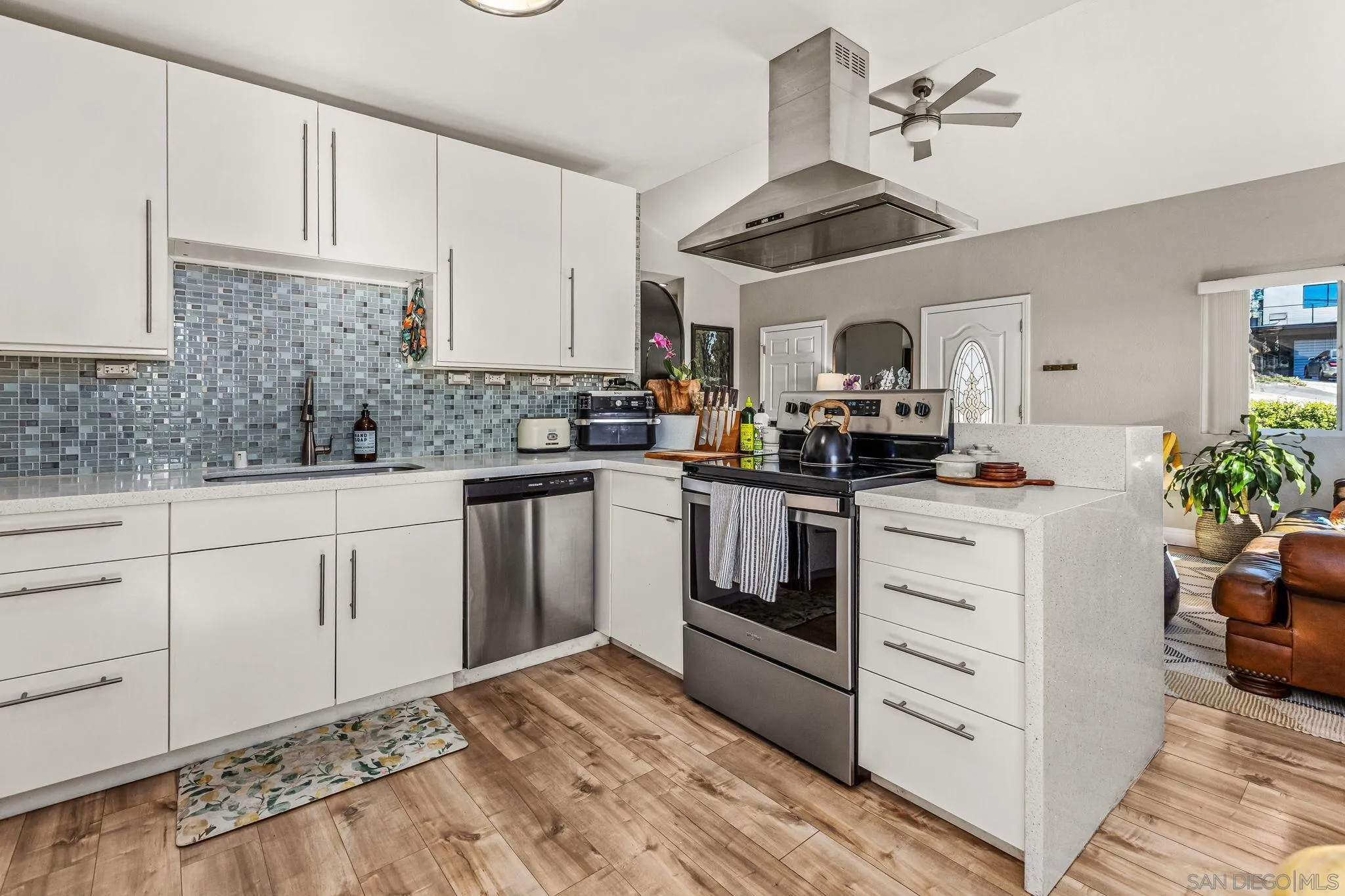 https://cdn.realtyfeed.com/cdn/127/260001829/f8f0c62226cff86bc9151640bfe14342.webp