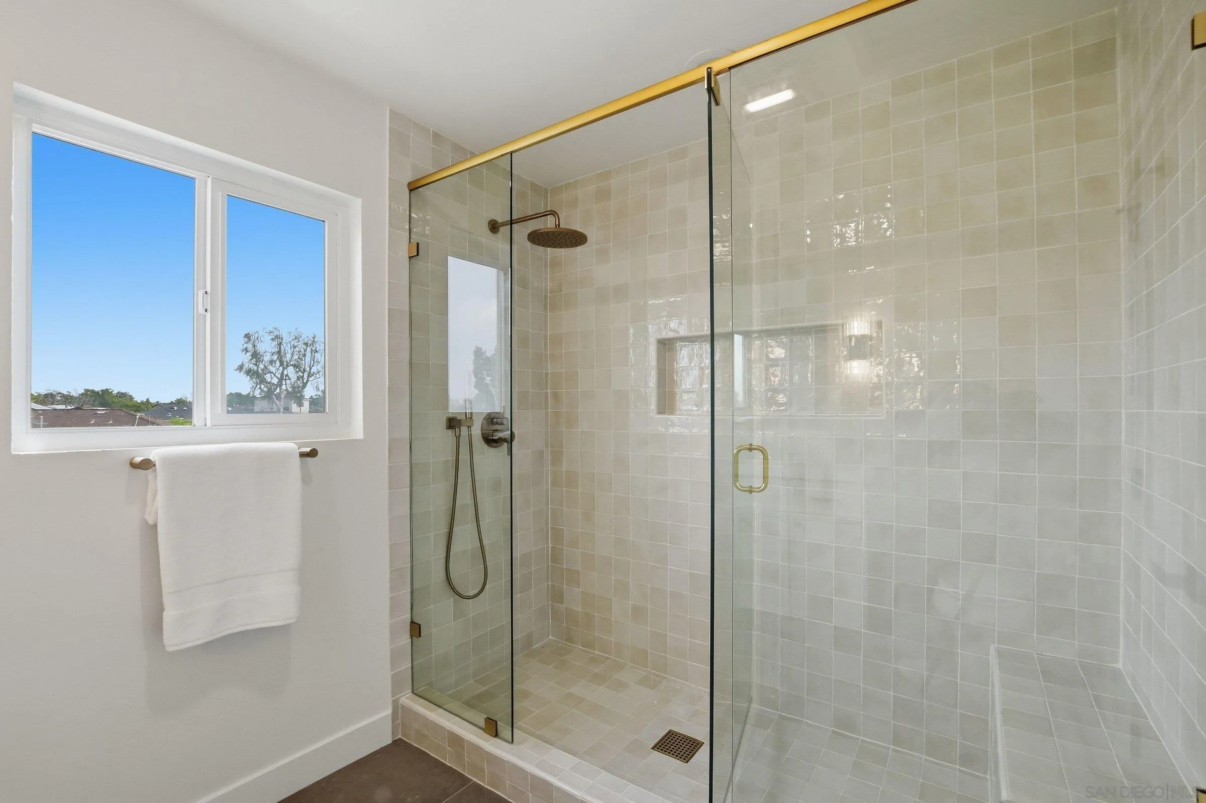 https://cdn.realtyfeed.com/cdn/127/260001830/2049308d45b8ac6afa8653160d7b2f1c.webp