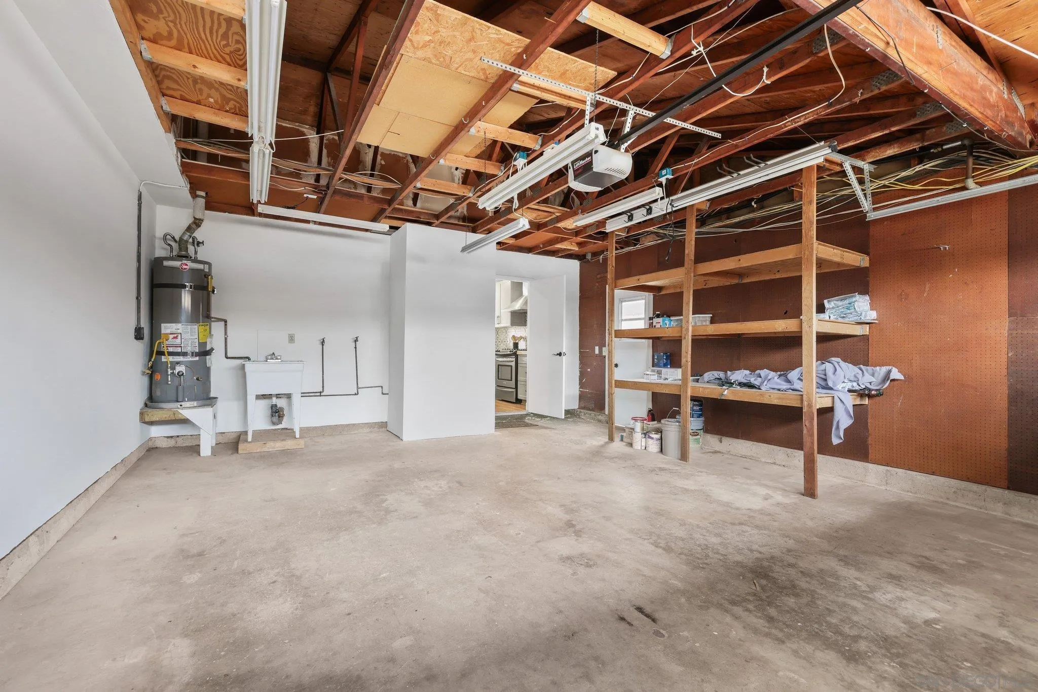 https://cdn.realtyfeed.com/cdn/127/260001833/f97774144adc0f0354c5273fcf23fb91.webp