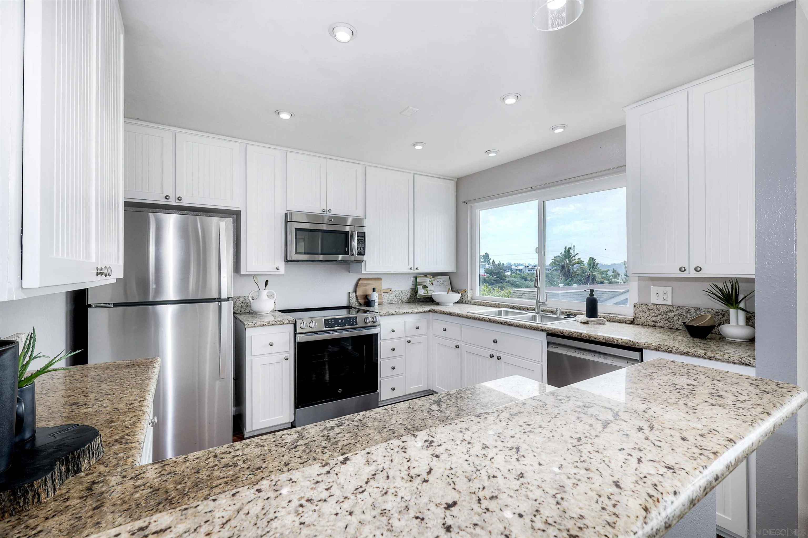 https://cdn.realtyfeed.com/cdn/127/260001836/02041edc890b5f73b4d349b216c948fc.webp