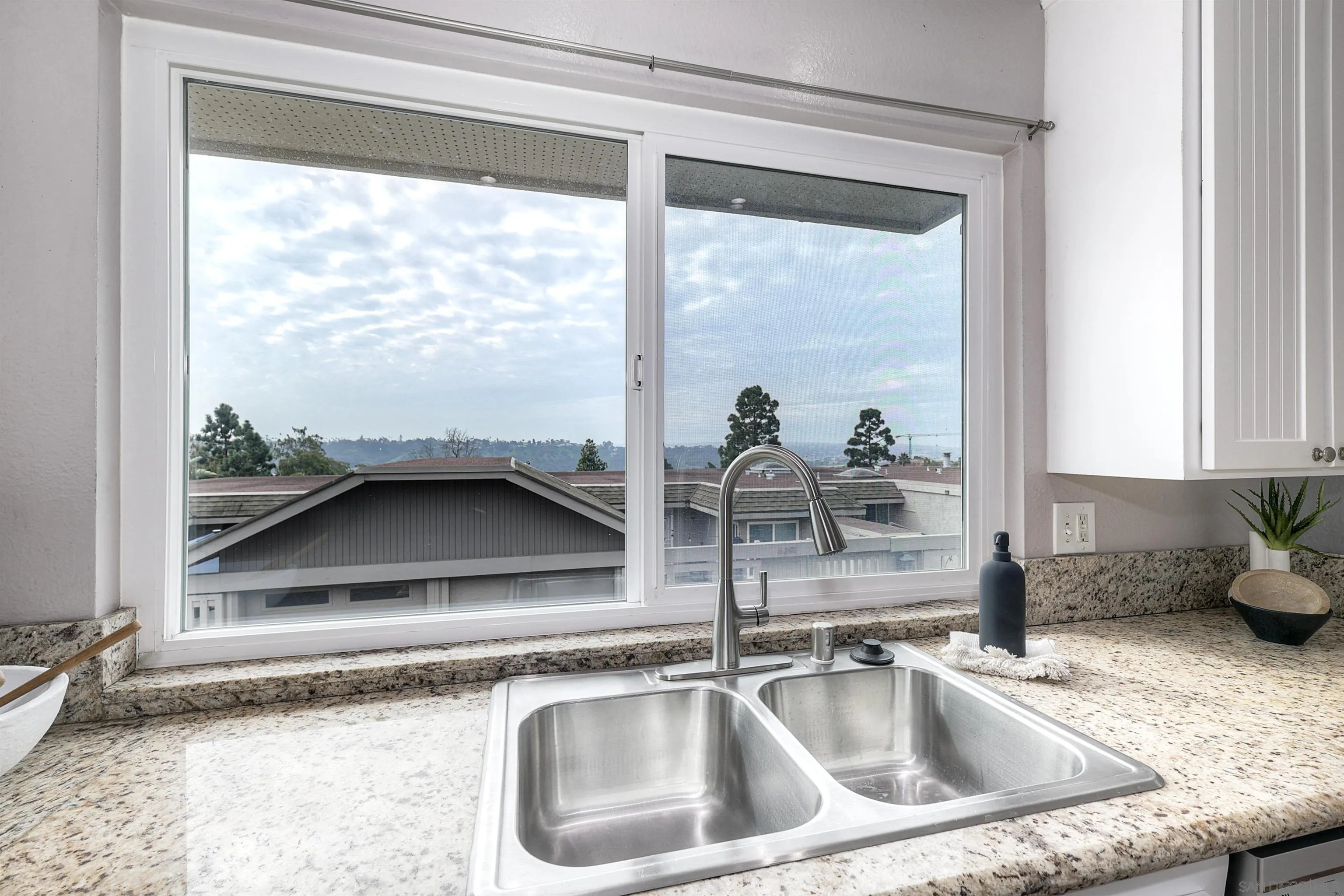 https://cdn.realtyfeed.com/cdn/127/260001836/393641206fc0c317e250cbe3eeae013c.webp
