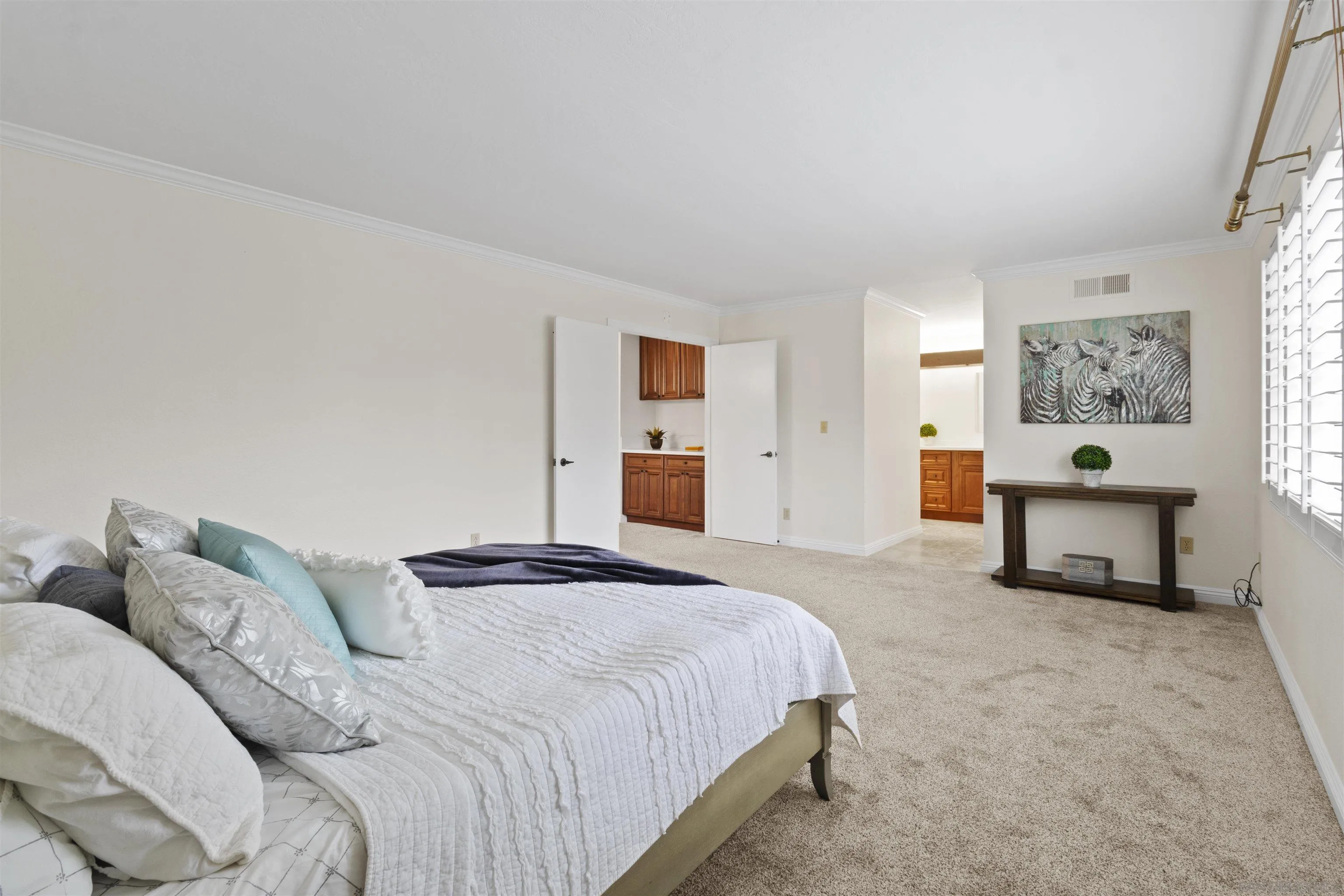 https://cdn.realtyfeed.com/cdn/127/260001838/aae8f356454c56d3800b93867b9274d3.webp