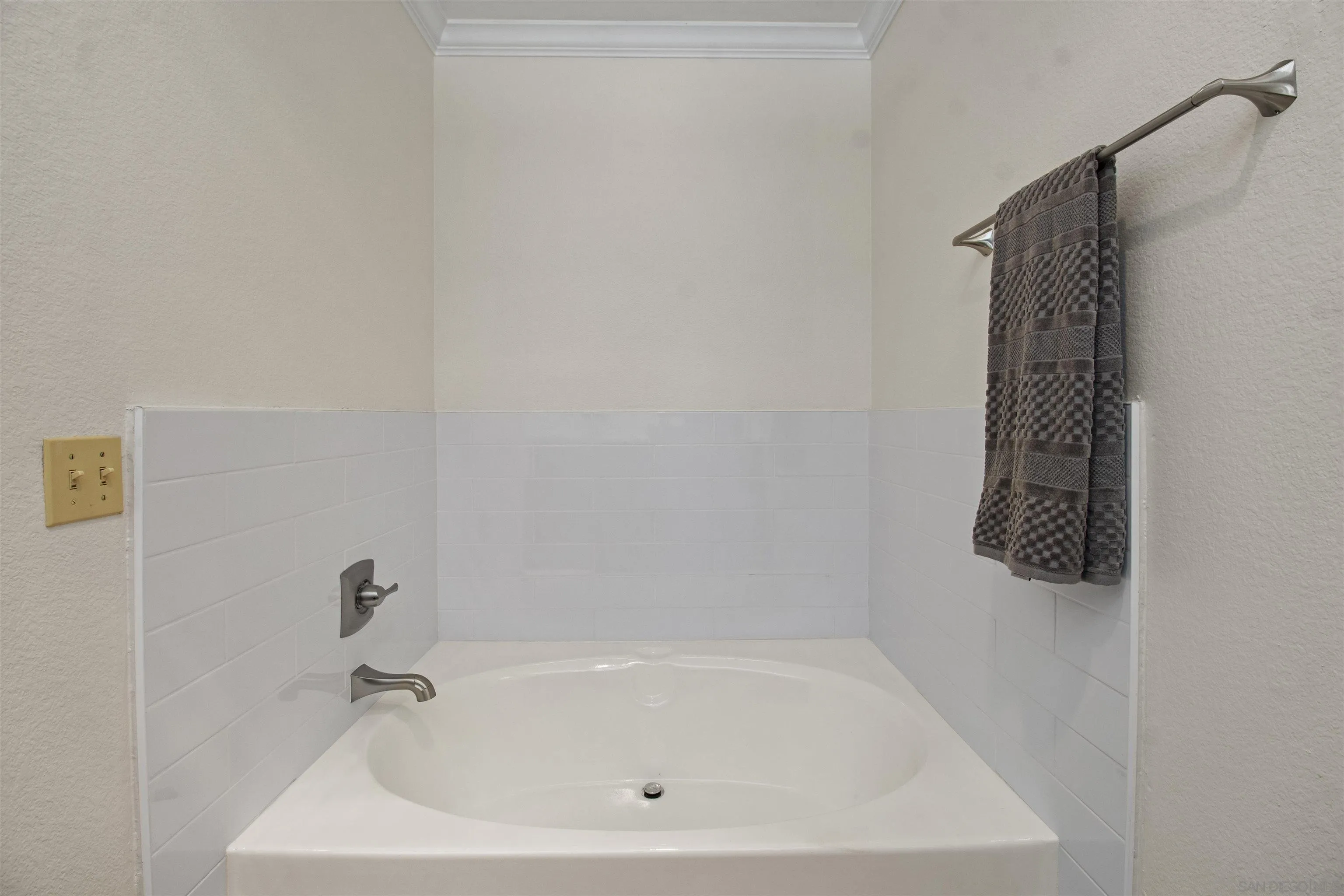 https://cdn.realtyfeed.com/cdn/127/260001838/d8cad36abcf9f2110e0c44f6e7d0b848.webp