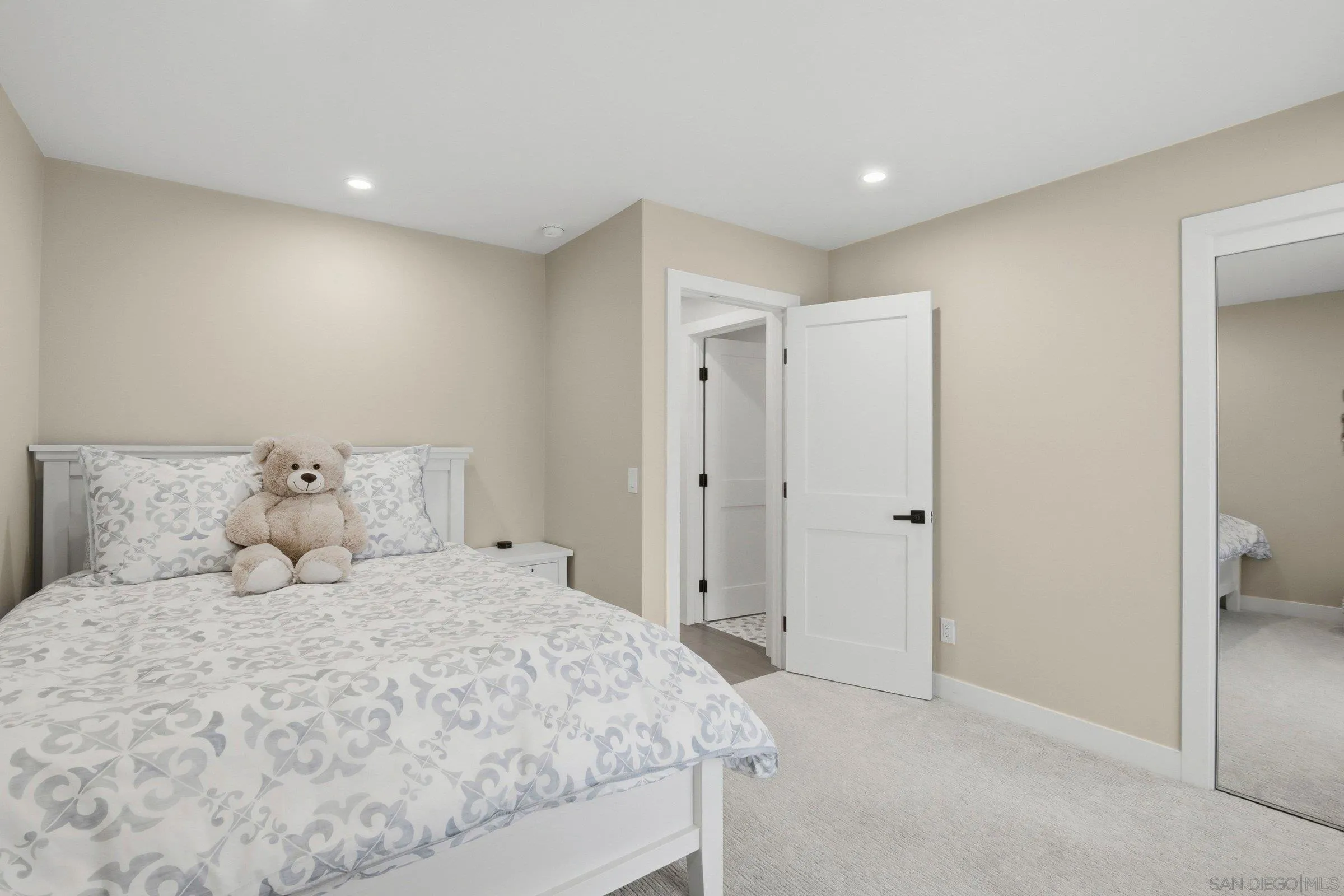 https://cdn.realtyfeed.com/cdn/127/260001842/6796dad3e97b6abdd2f66b257531e821.webp