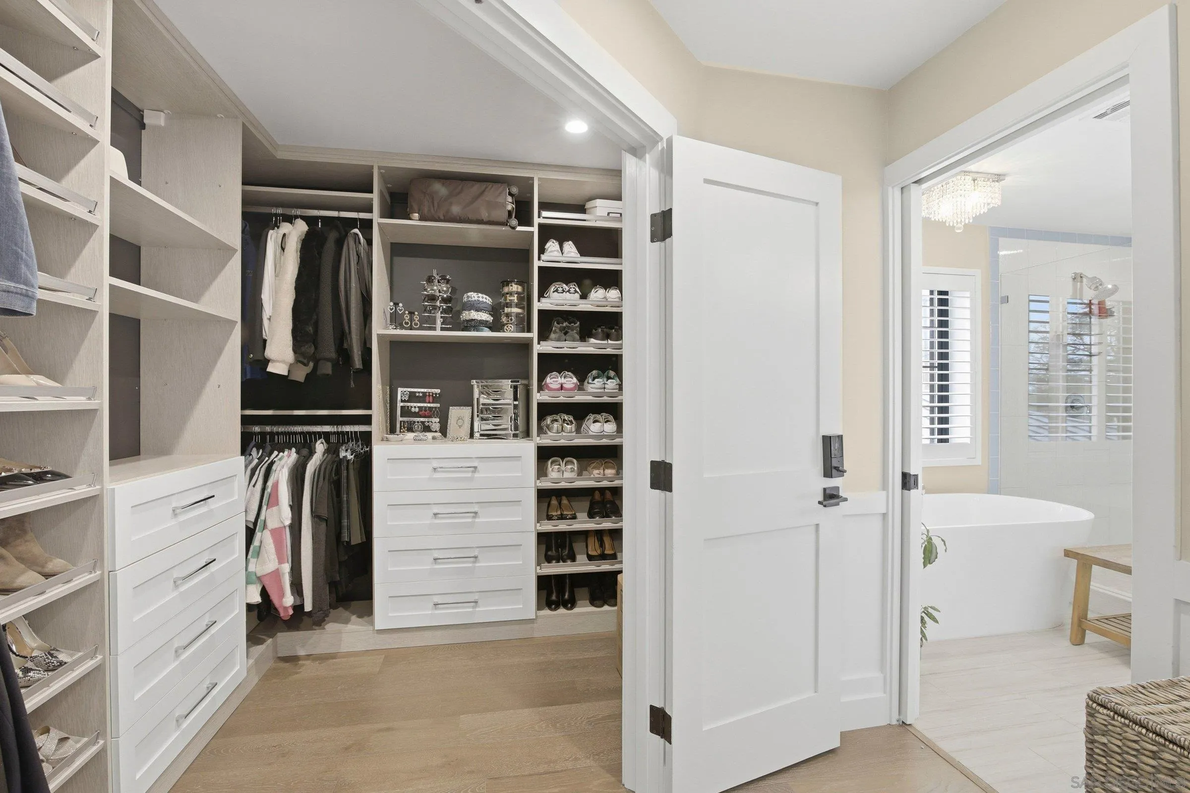 https://cdn.realtyfeed.com/cdn/127/260001842/db67ef309e2ac47d66f5c0dcea3b5e0e.webp