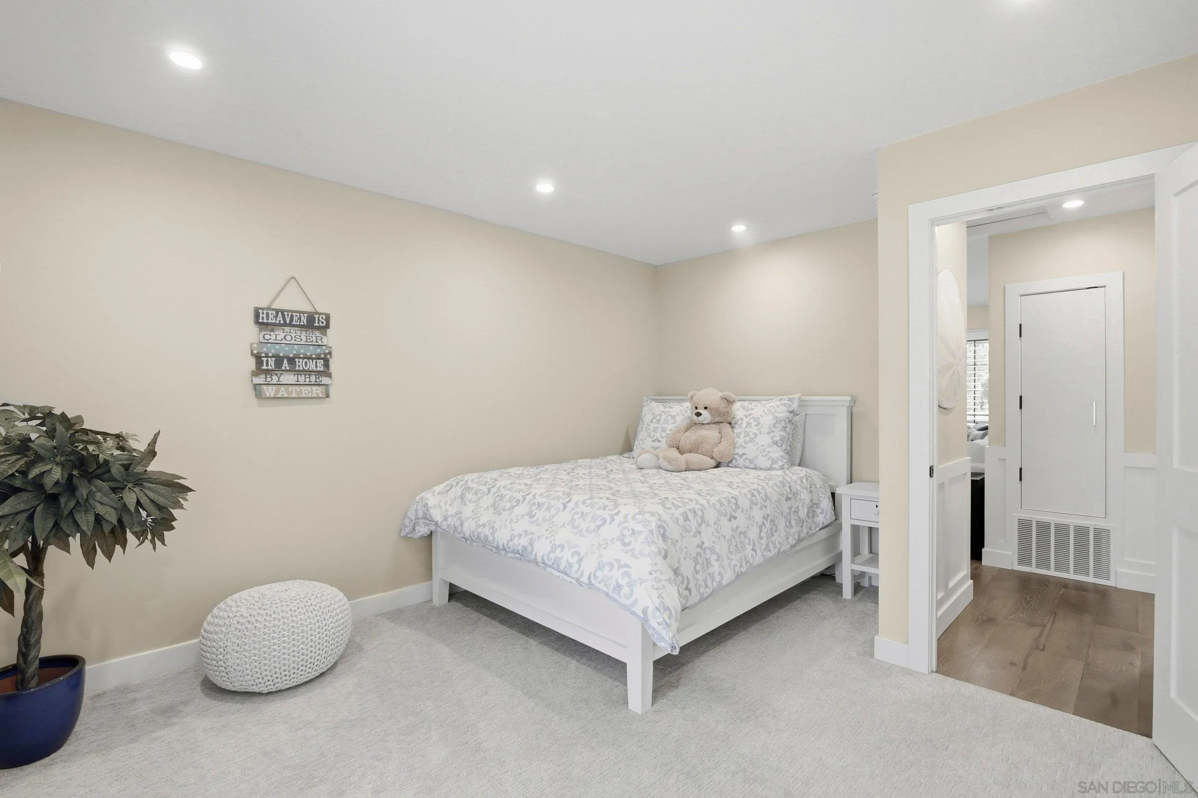 https://cdn.realtyfeed.com/cdn/127/260001842/ee3ae65688f12b5f9ddc5e04bf042cda.webp