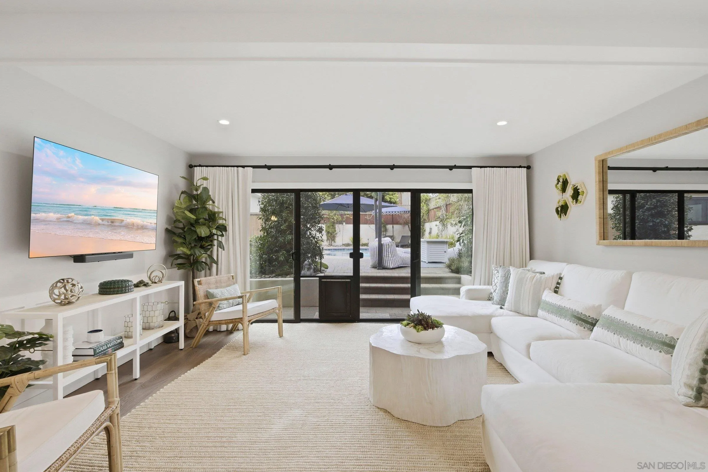 https://cdn.realtyfeed.com/cdn/127/260001842/fe17dcf988eb90e597ff101e098909d9.webp