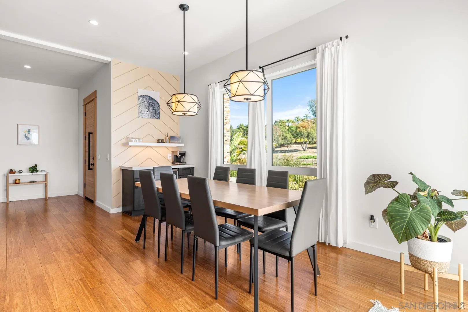 https://cdn.realtyfeed.com/cdn/127/260001843/06f3f3abddbf3056e1d9463ebd928472.webp