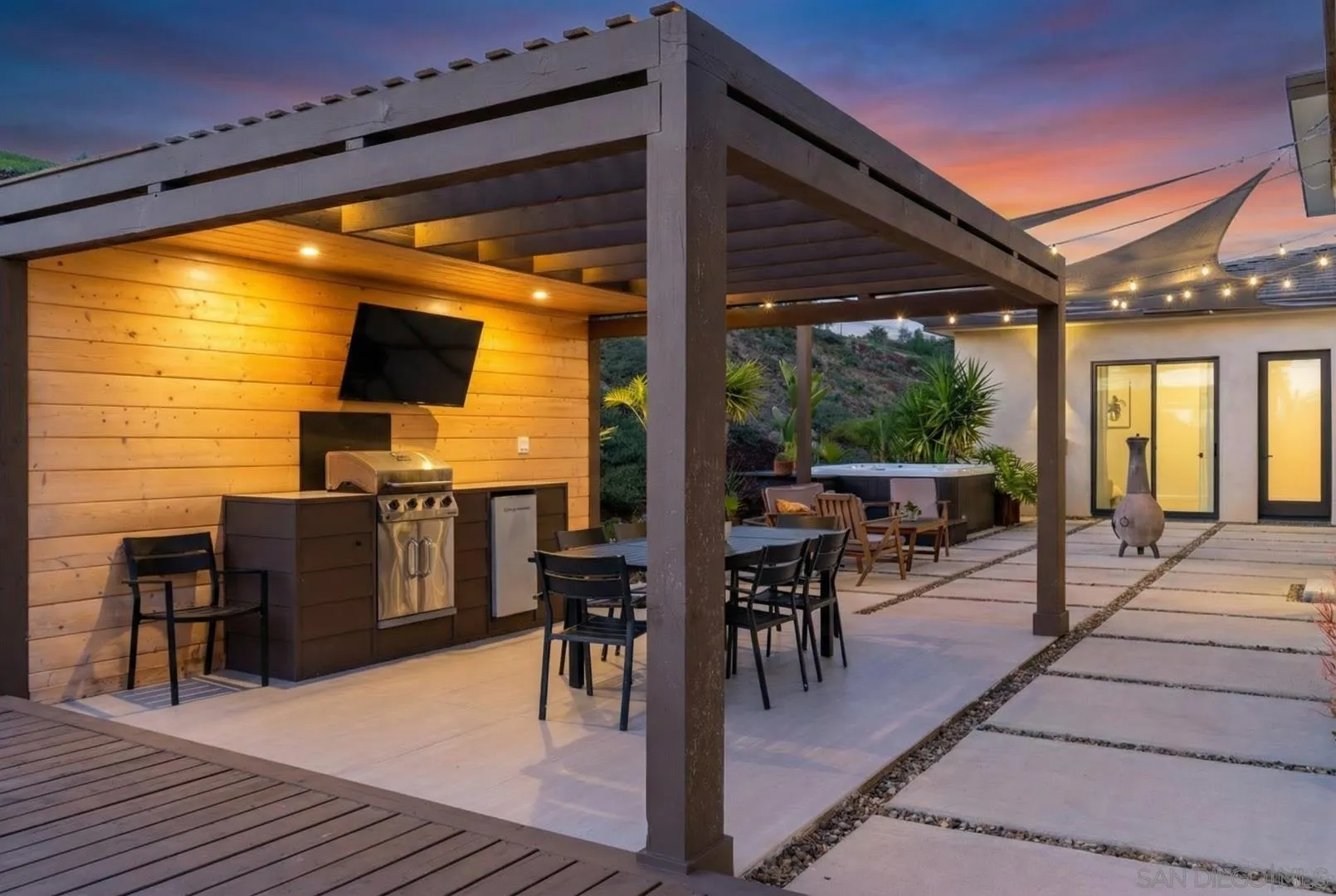 https://cdn.realtyfeed.com/cdn/127/260001843/cc81c3fa487a3120a76f1dcd30a475ce.webp
