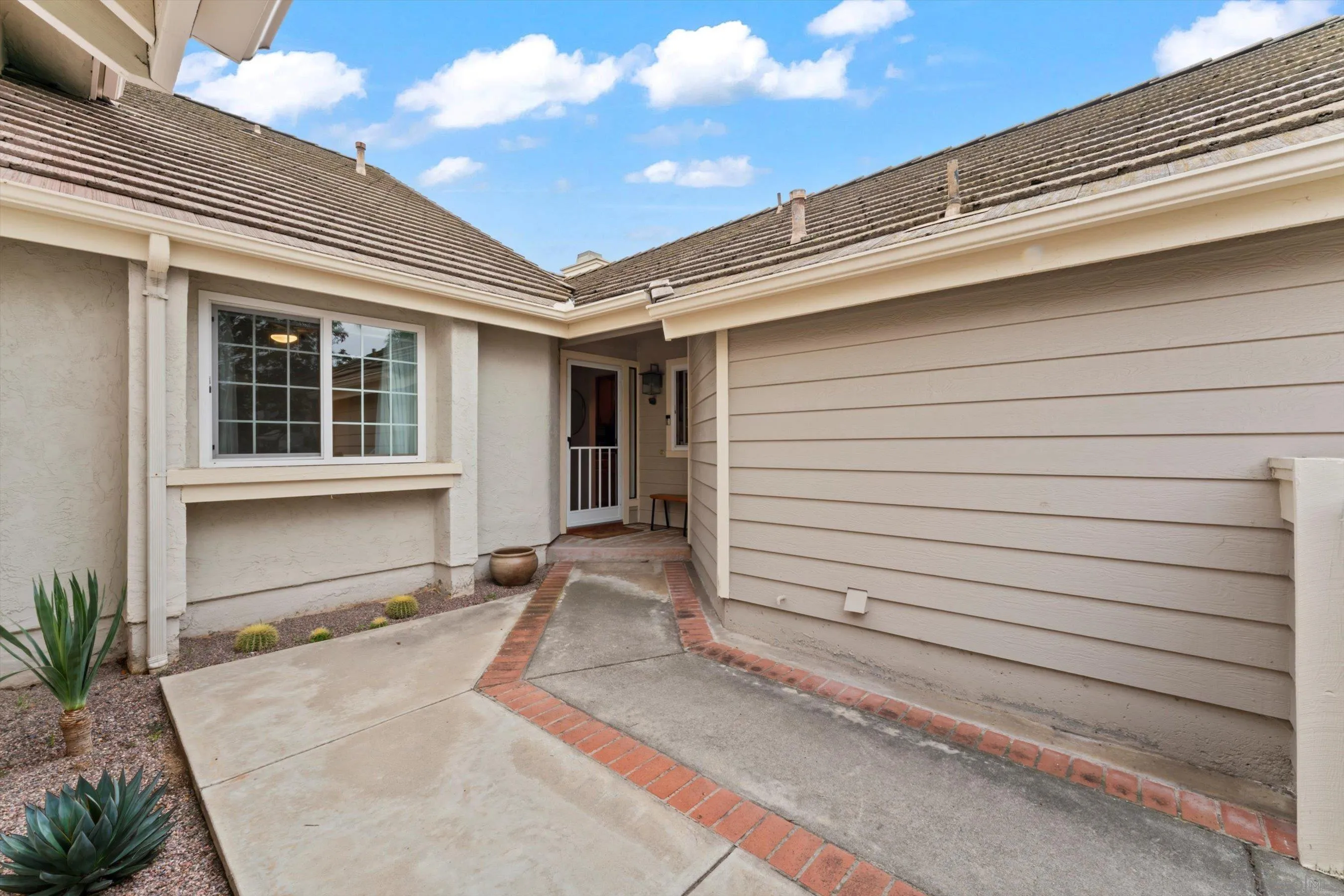 https://cdn.realtyfeed.com/cdn/127/260001844/2a10cab17ceeb5346a970971ee029a52.webp