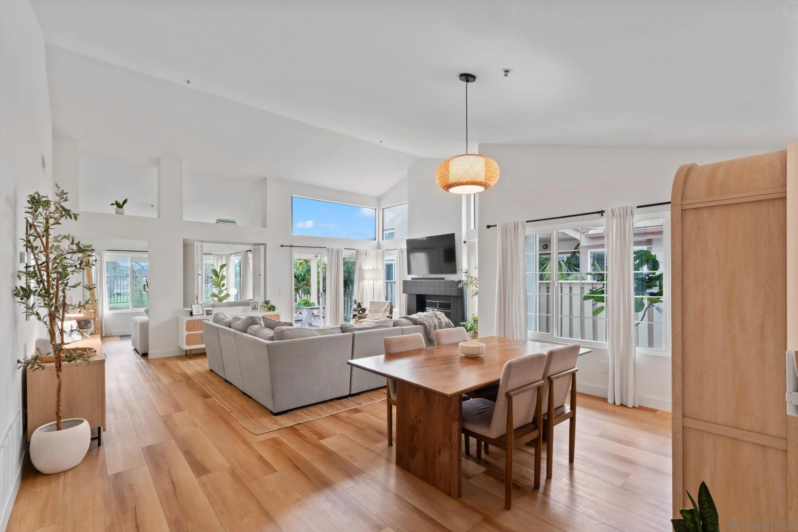 https://cdn.realtyfeed.com/cdn/127/260001844/d39d8cc55e5b1081f9518f4b691fdbb7.webp