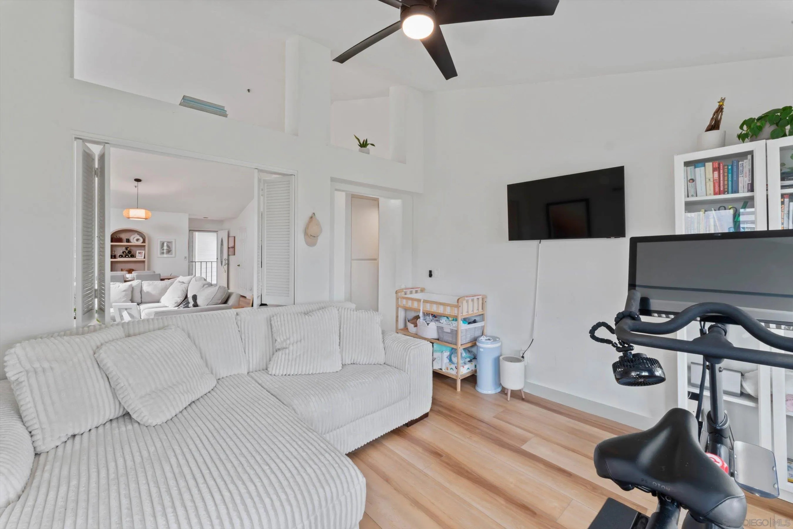 https://cdn.realtyfeed.com/cdn/127/260001844/e2416780cce2f73701a659bf57f8c00e.webp