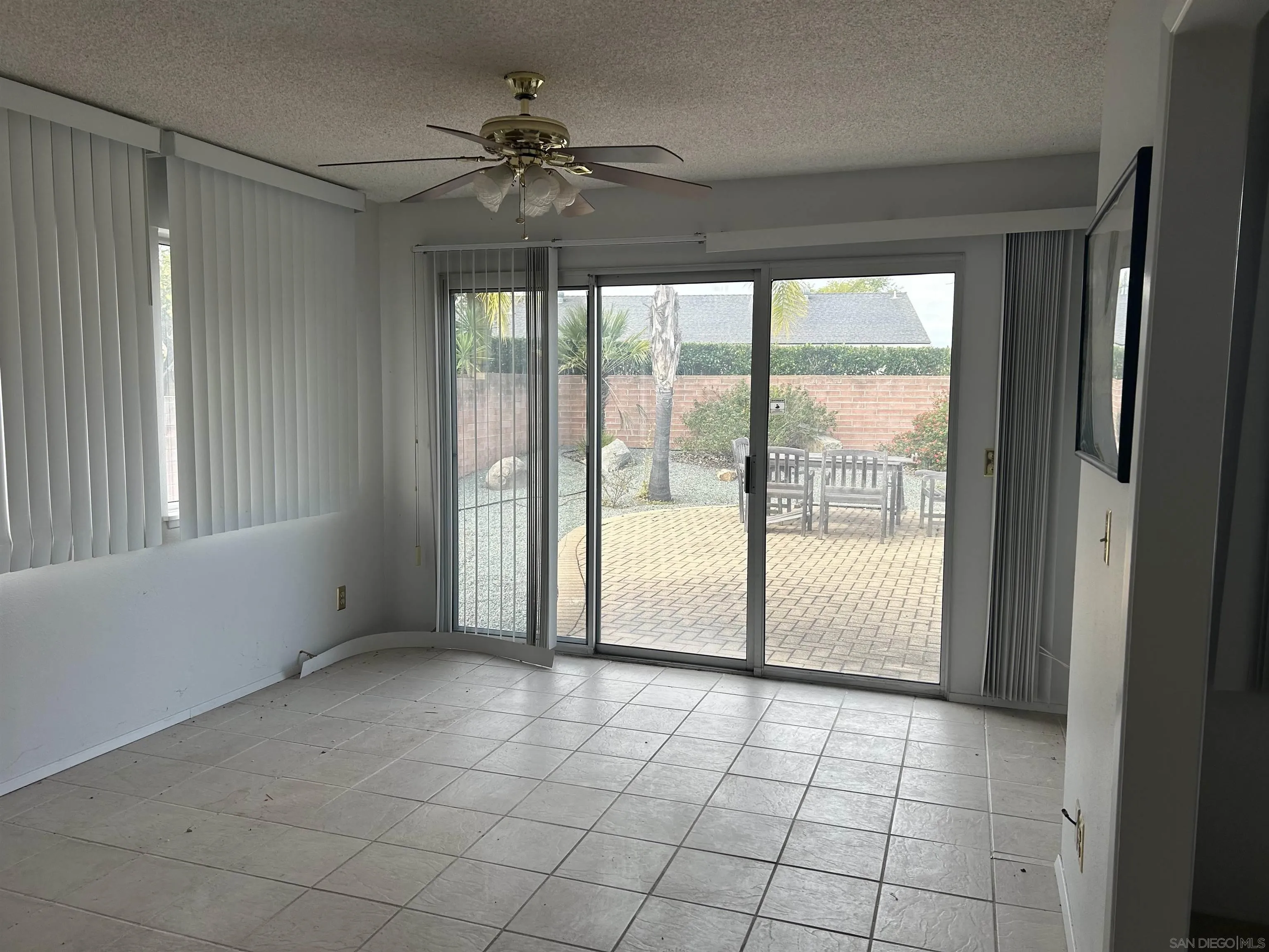 https://cdn.realtyfeed.com/cdn/127/260001847/440ff46bcea5480aa67af92028d753d9.webp