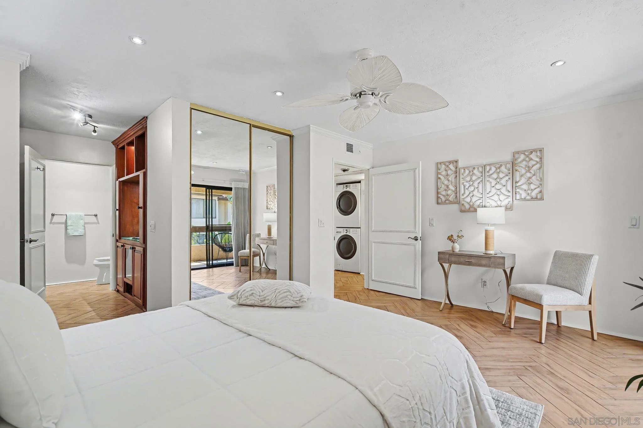 https://cdn.realtyfeed.com/cdn/127/260001851/1b7e9eecbc54748dadb50281dff1ee07.webp