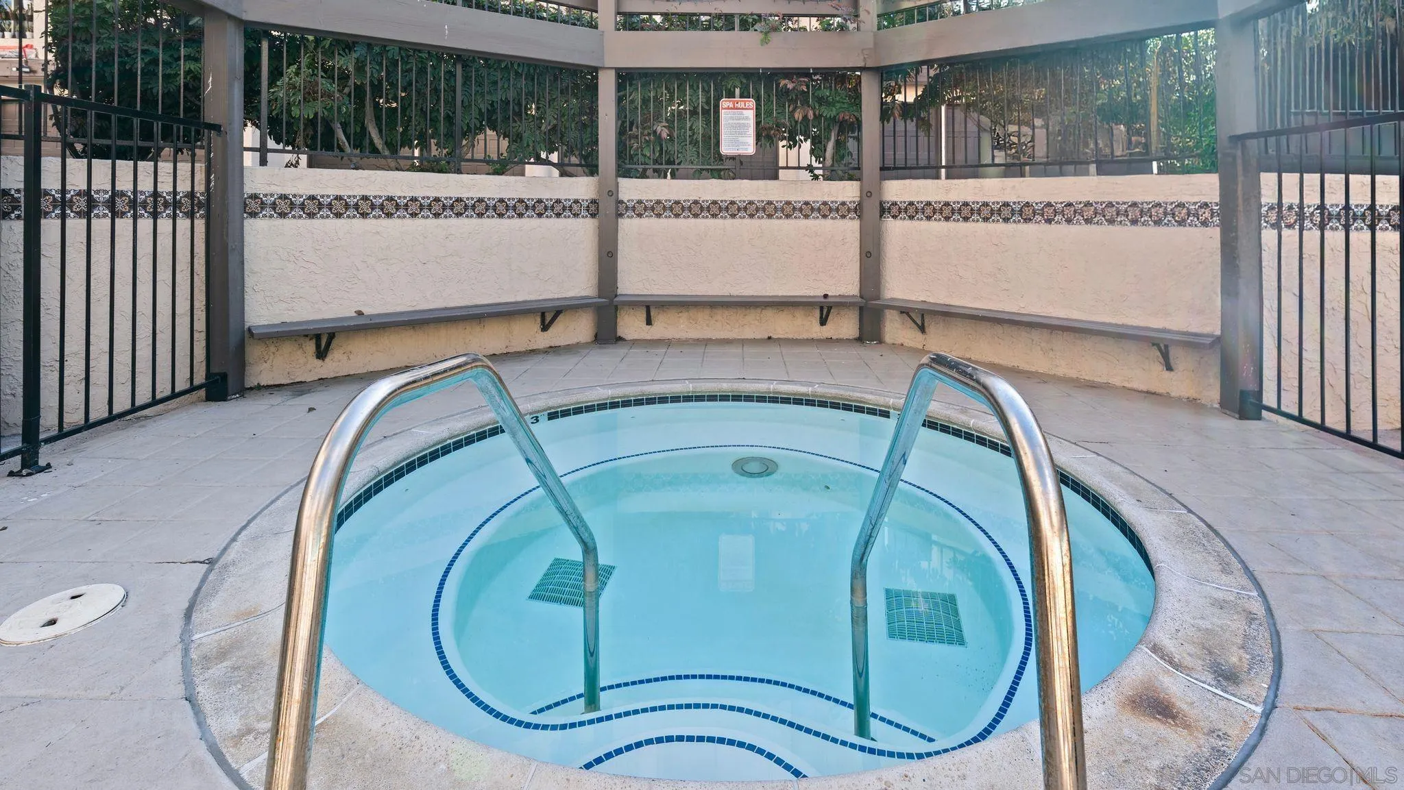 https://cdn.realtyfeed.com/cdn/127/260001851/21da10c667786a9661e34553e963afee.webp
