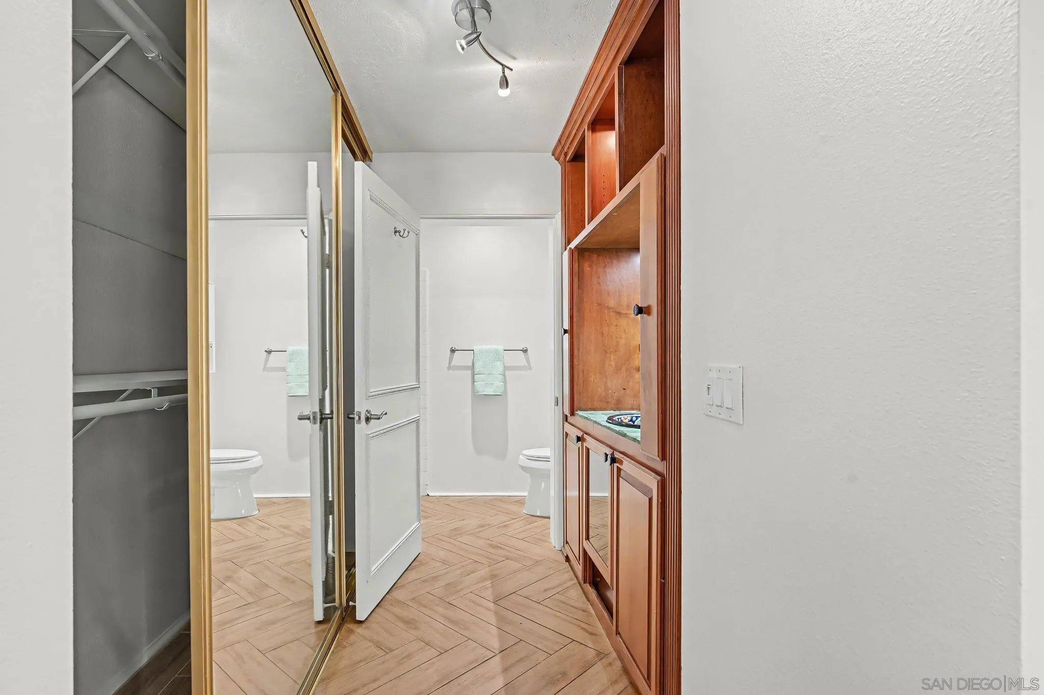 https://cdn.realtyfeed.com/cdn/127/260001851/3ea463b839bad23590d60bb98e61626d.webp