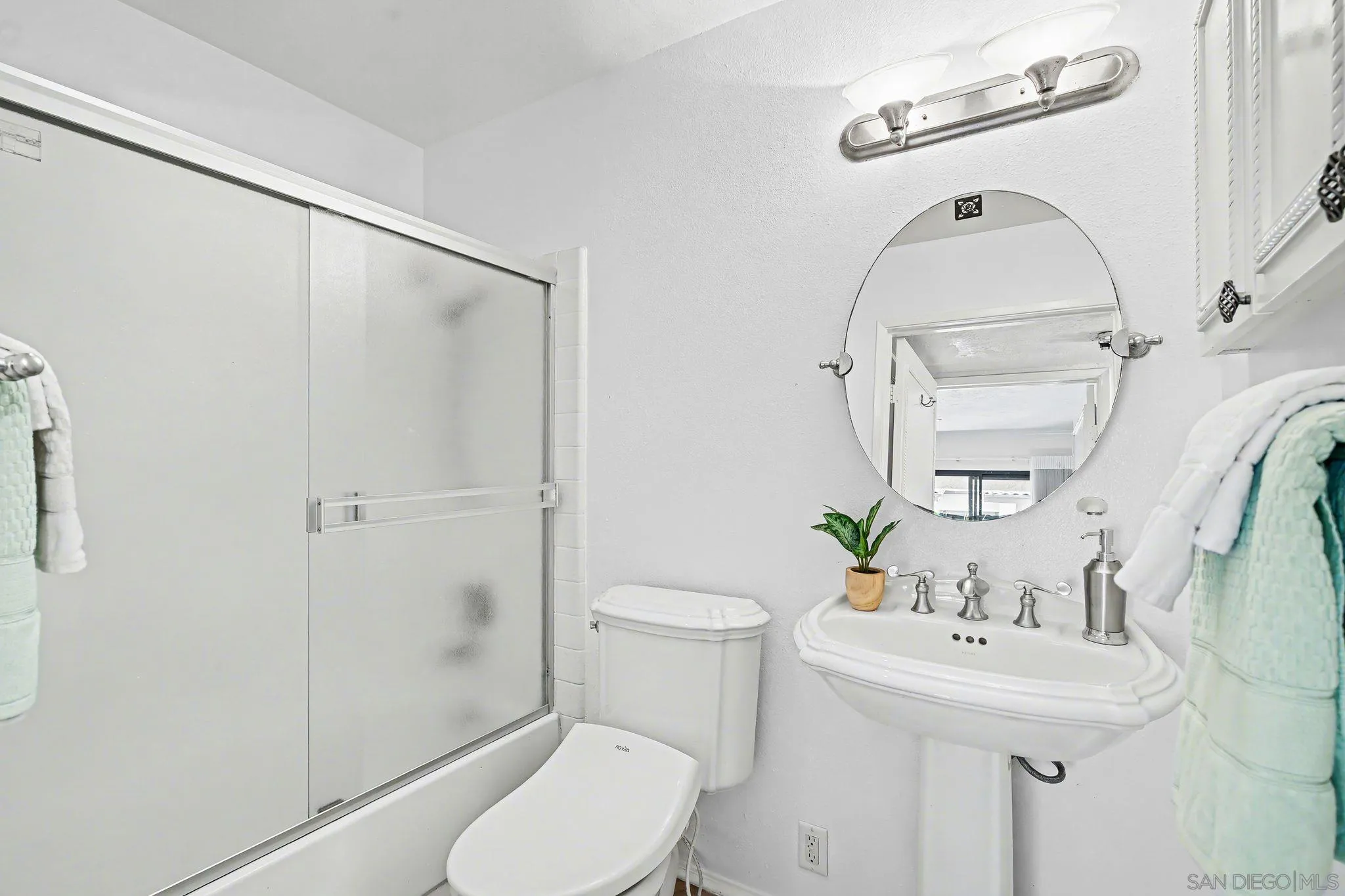 https://cdn.realtyfeed.com/cdn/127/260001851/4ca5a3417971fa6ea312094fbd12c981.webp