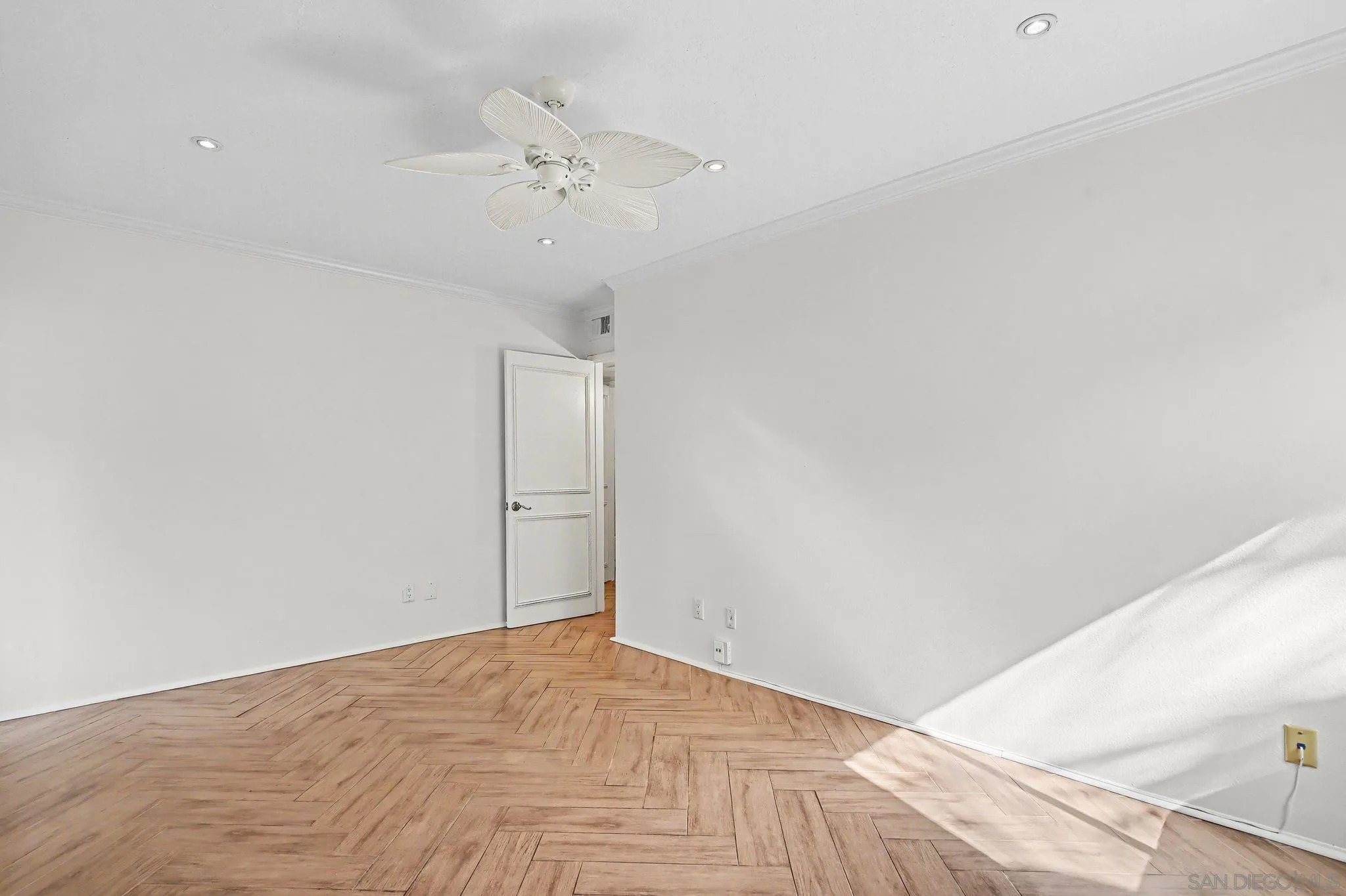 https://cdn.realtyfeed.com/cdn/127/260001851/6fb27f5c3734a5411ea575e57c47417f.webp