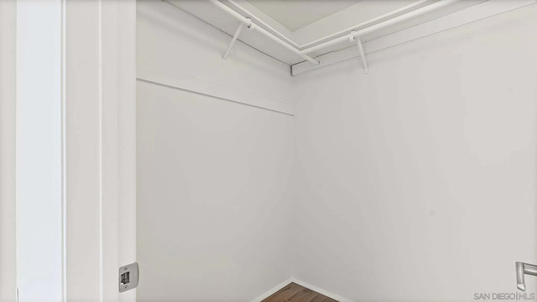 https://cdn.realtyfeed.com/cdn/127/260001851/7fd04cbb36b96d6e146bc1ce92064f2b.webp