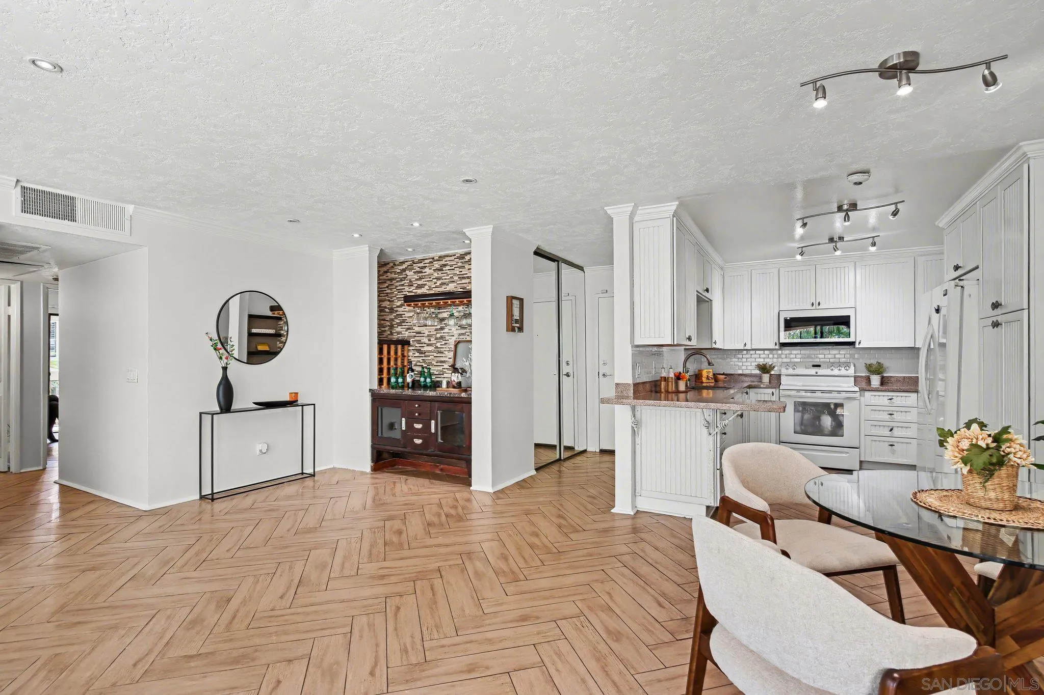 https://cdn.realtyfeed.com/cdn/127/260001851/8d071212816ca1146b41abe90116fc42.webp