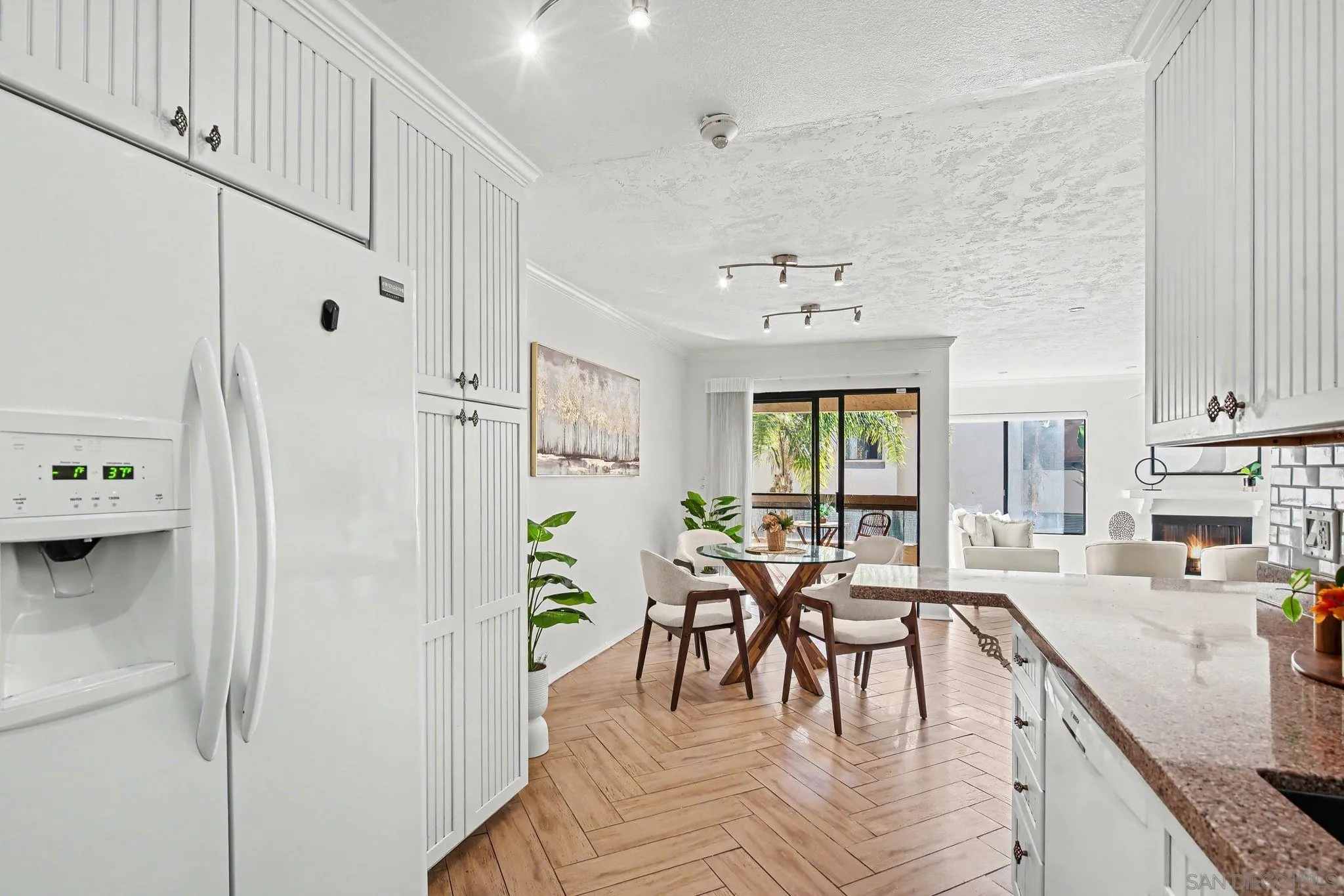 https://cdn.realtyfeed.com/cdn/127/260001851/a733d1b6070f014a92e3a75266b0a664.webp