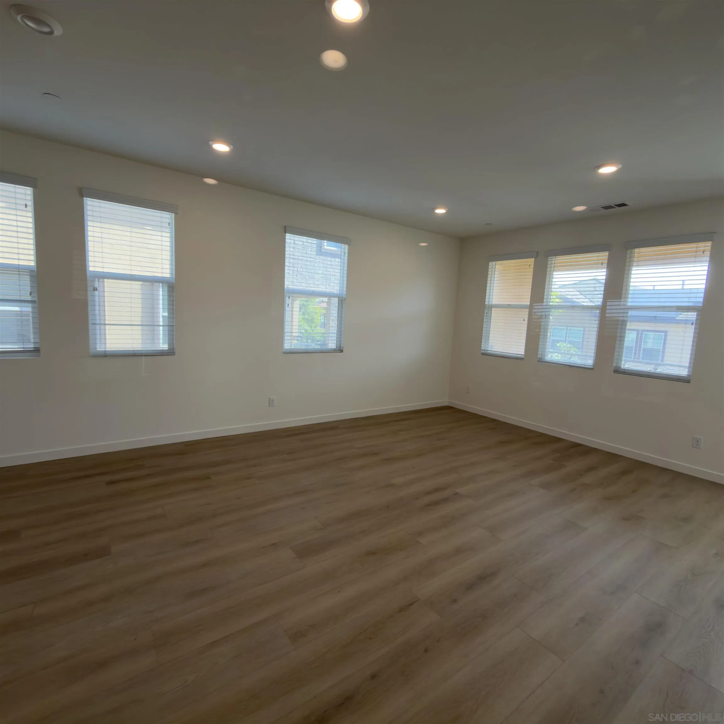 Photo #5: 260001853 Listing: Photo #5