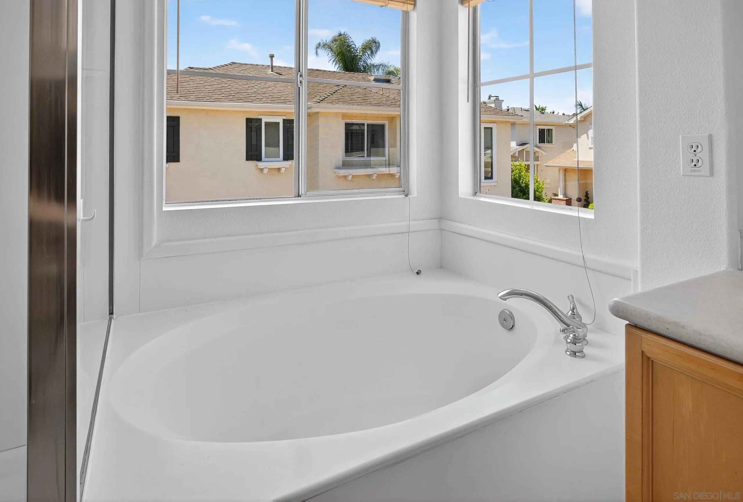 https://cdn.realtyfeed.com/cdn/127/260001855/35578695974d10b846f82d3d286dae4f.webp