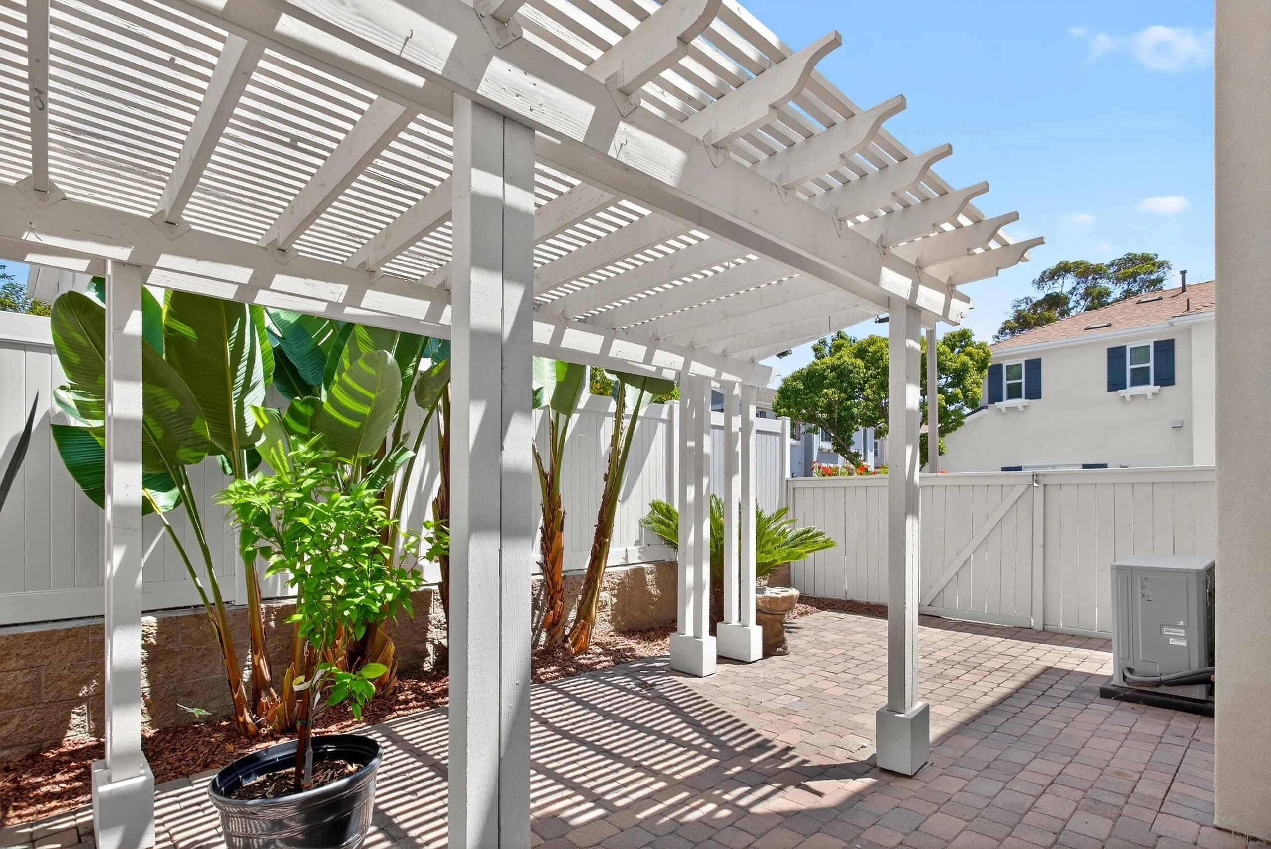 https://cdn.realtyfeed.com/cdn/127/260001855/525dd7aa87a81e0b05982cf36c233694.webp