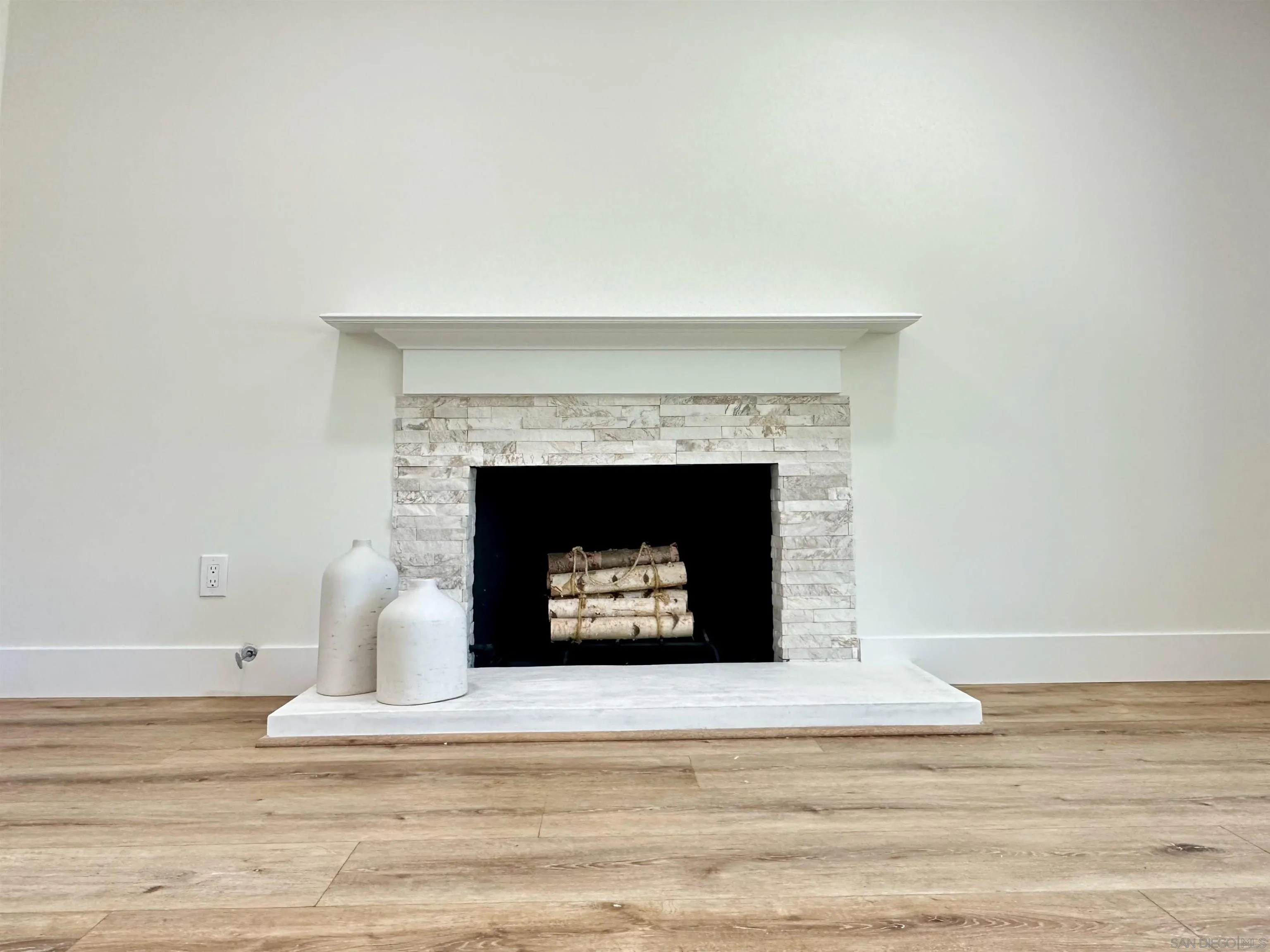 https://cdn.realtyfeed.com/cdn/127/260001869/44c7992276124a760b790023d435dab5.webp