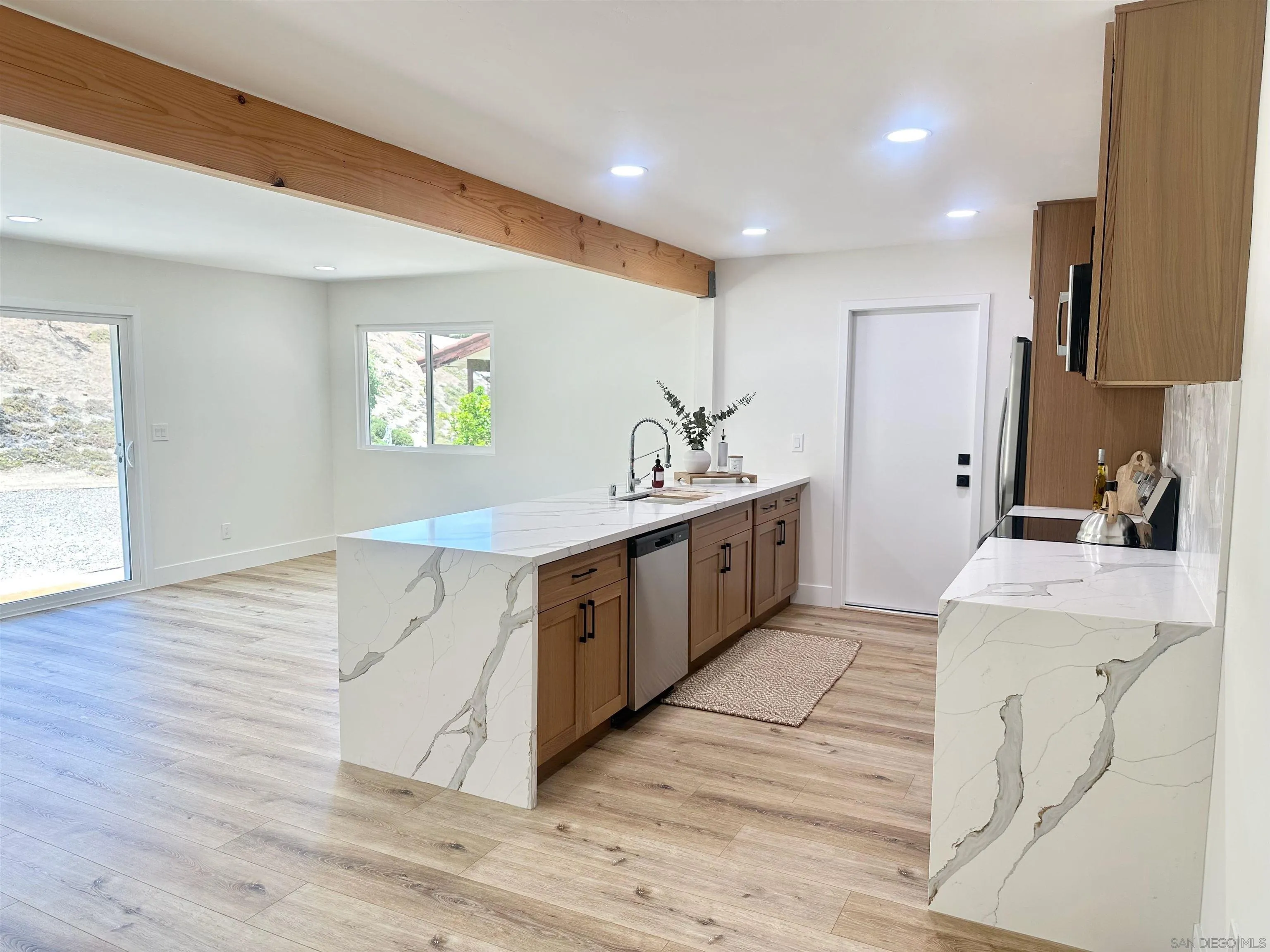 https://cdn.realtyfeed.com/cdn/127/260001869/6d60e21f3c3d60f8ab4e3fc30411c1c9.webp