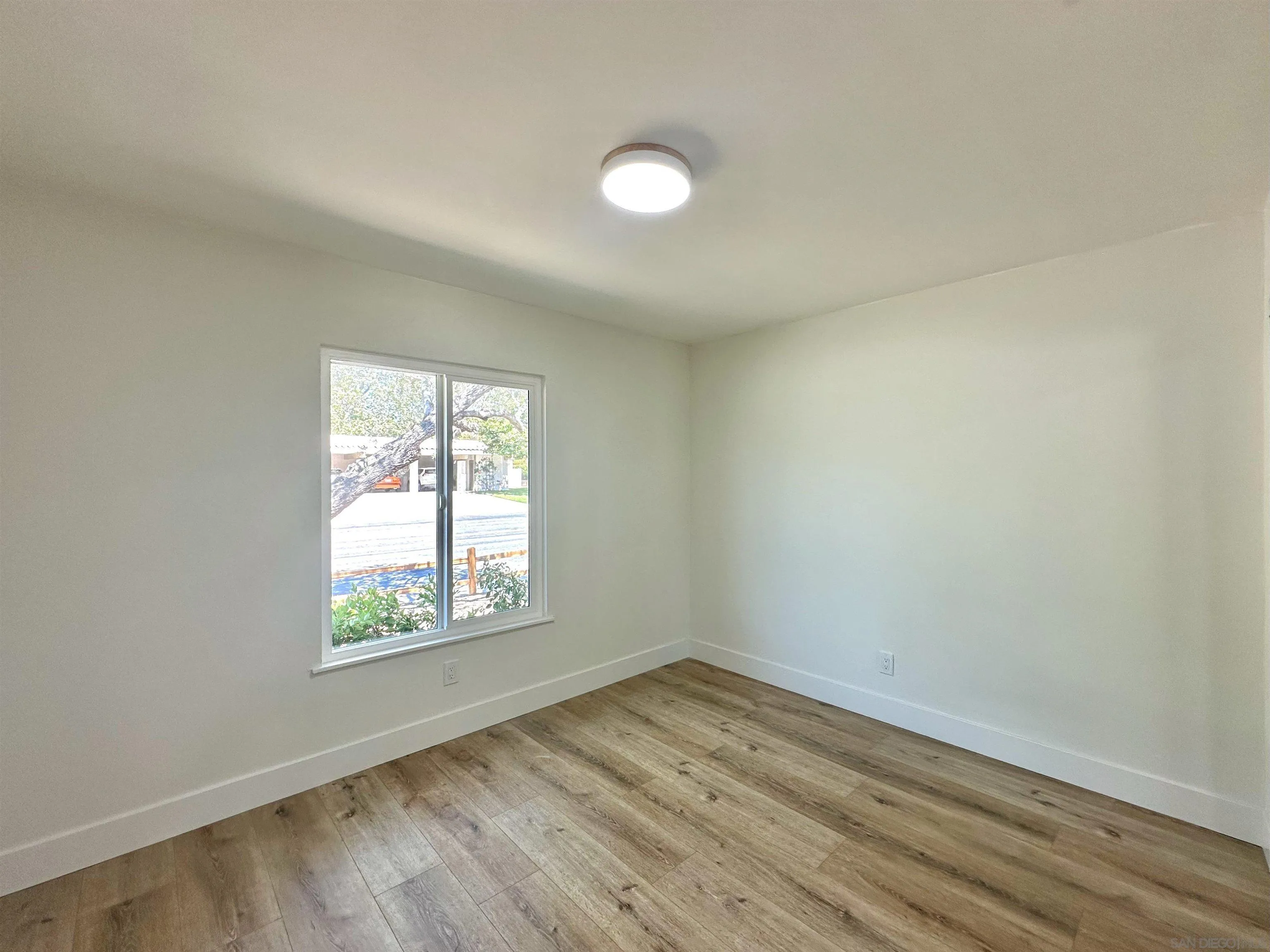 https://cdn.realtyfeed.com/cdn/127/260001869/8998646328d6c86796c65bf3e384b6b9.webp