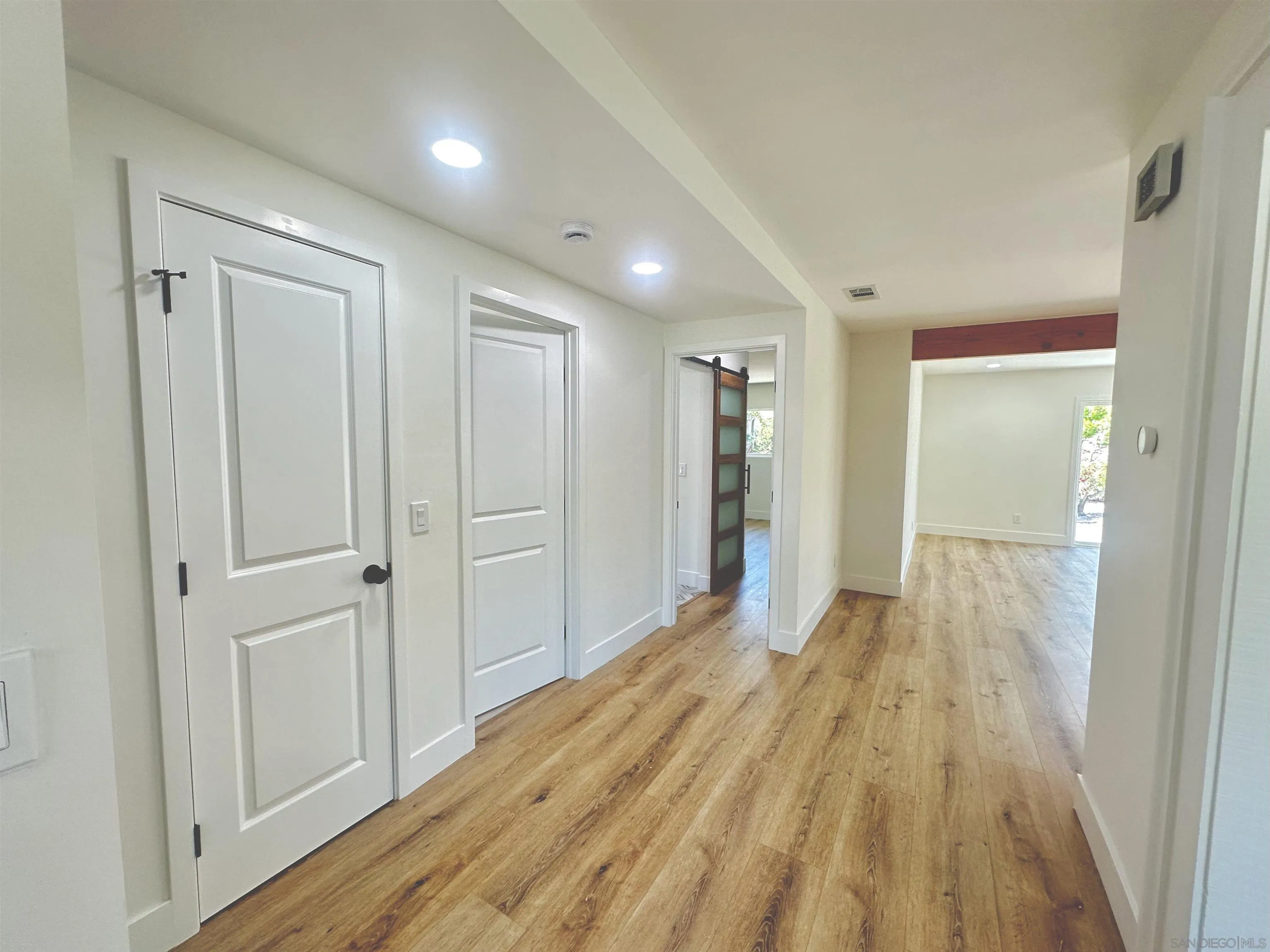 https://cdn.realtyfeed.com/cdn/127/260001869/e41b560c01366590548a5268d968d047.webp