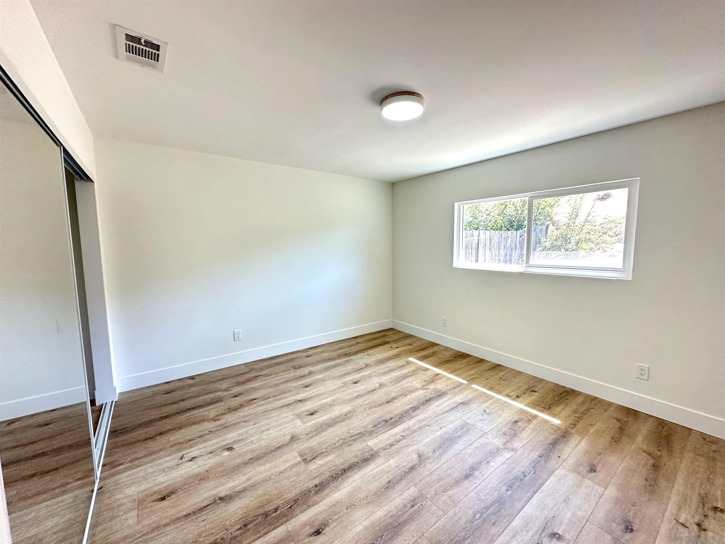 https://cdn.realtyfeed.com/cdn/127/260001869/f13864e6bada37f028cbd519bada0f01.webp