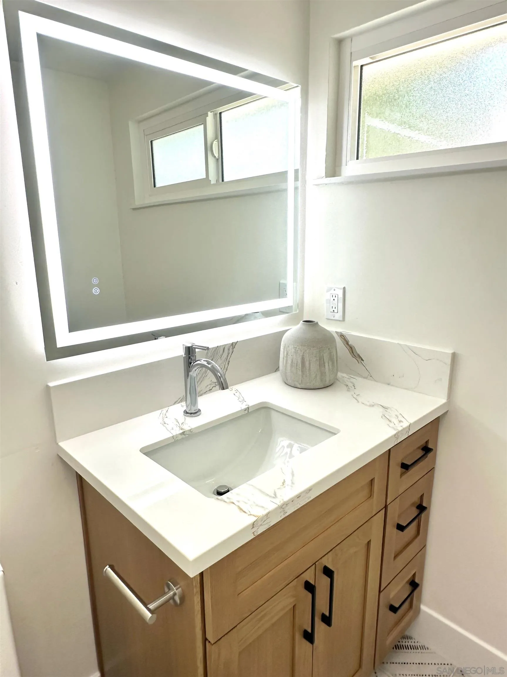 https://cdn.realtyfeed.com/cdn/127/260001869/ff9ce631cacc69aaddd6a11282a786f1.webp
