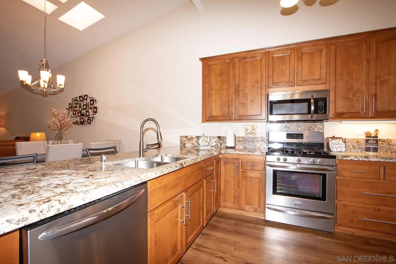 Photo #8: 260001870 Listing: Photo #8