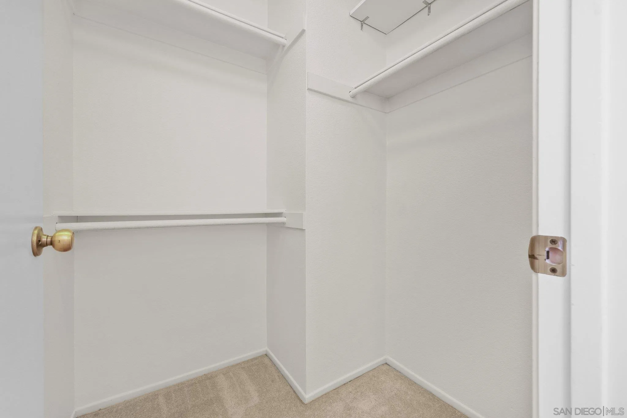 https://cdn.realtyfeed.com/cdn/127/260001871/36975707ef2e209ef9139214339c303a.webp
