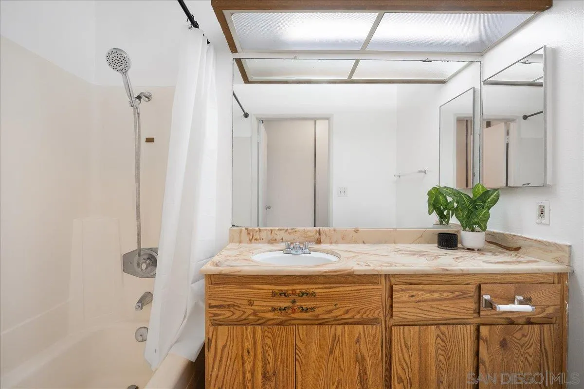 10296 Black Mountain Rd UNIT 220, San Diego, CA, 92126