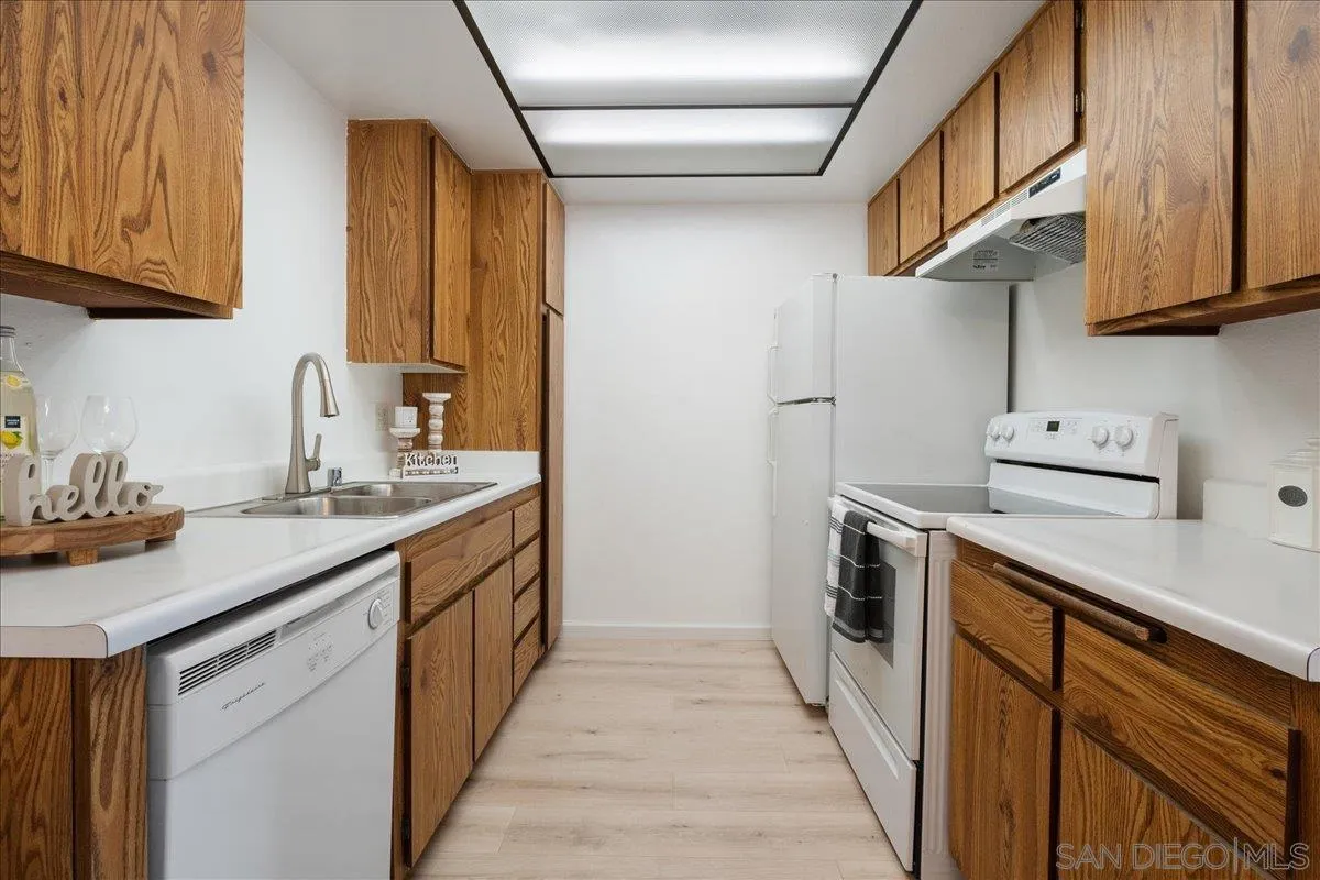 10296 Black Mountain Rd UNIT 220, San Diego, CA, 92126