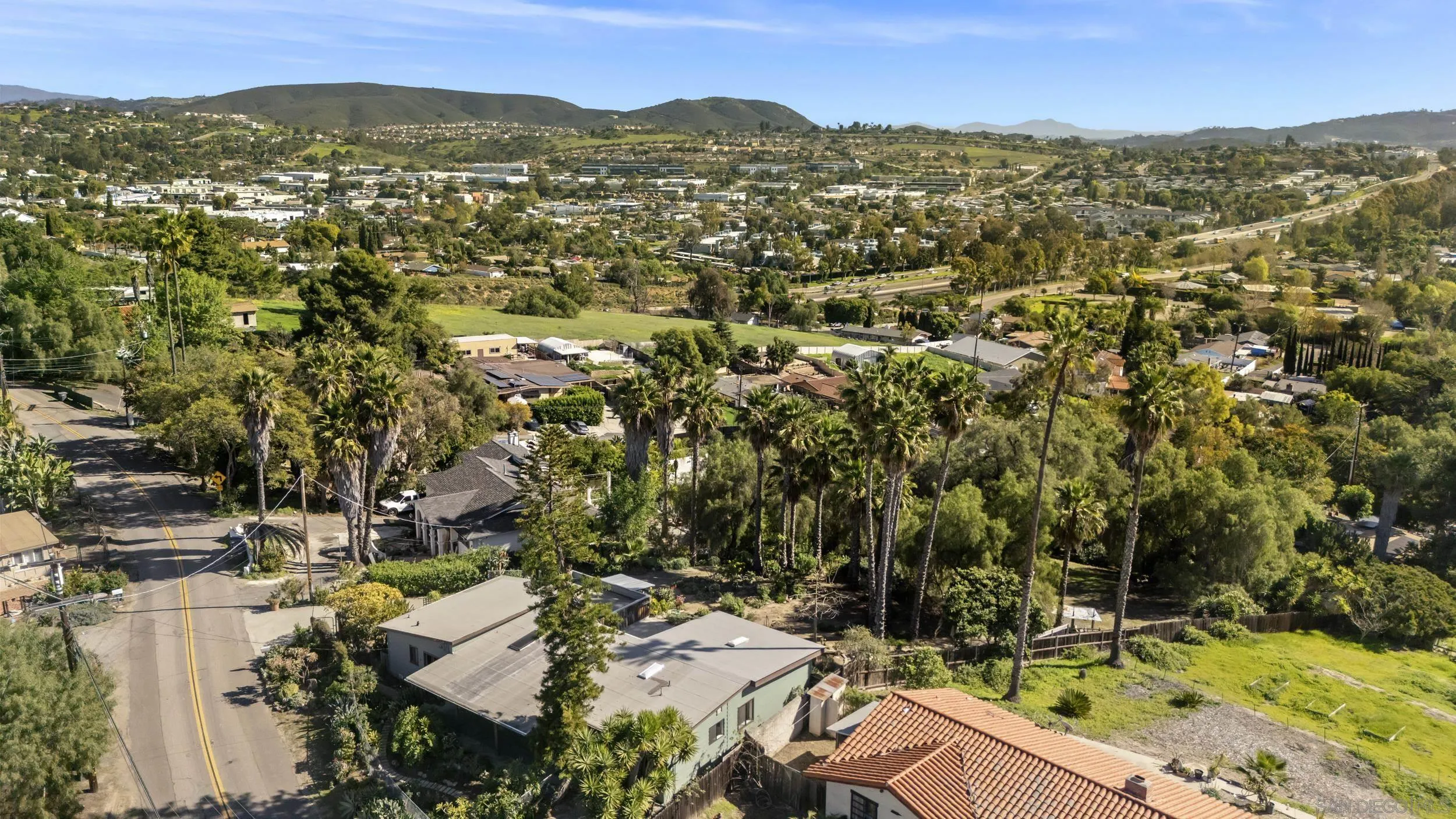 https://cdn.realtyfeed.com/cdn/127/260001877/725b05a979c8b27b7c8b77d6b40ee347.webp